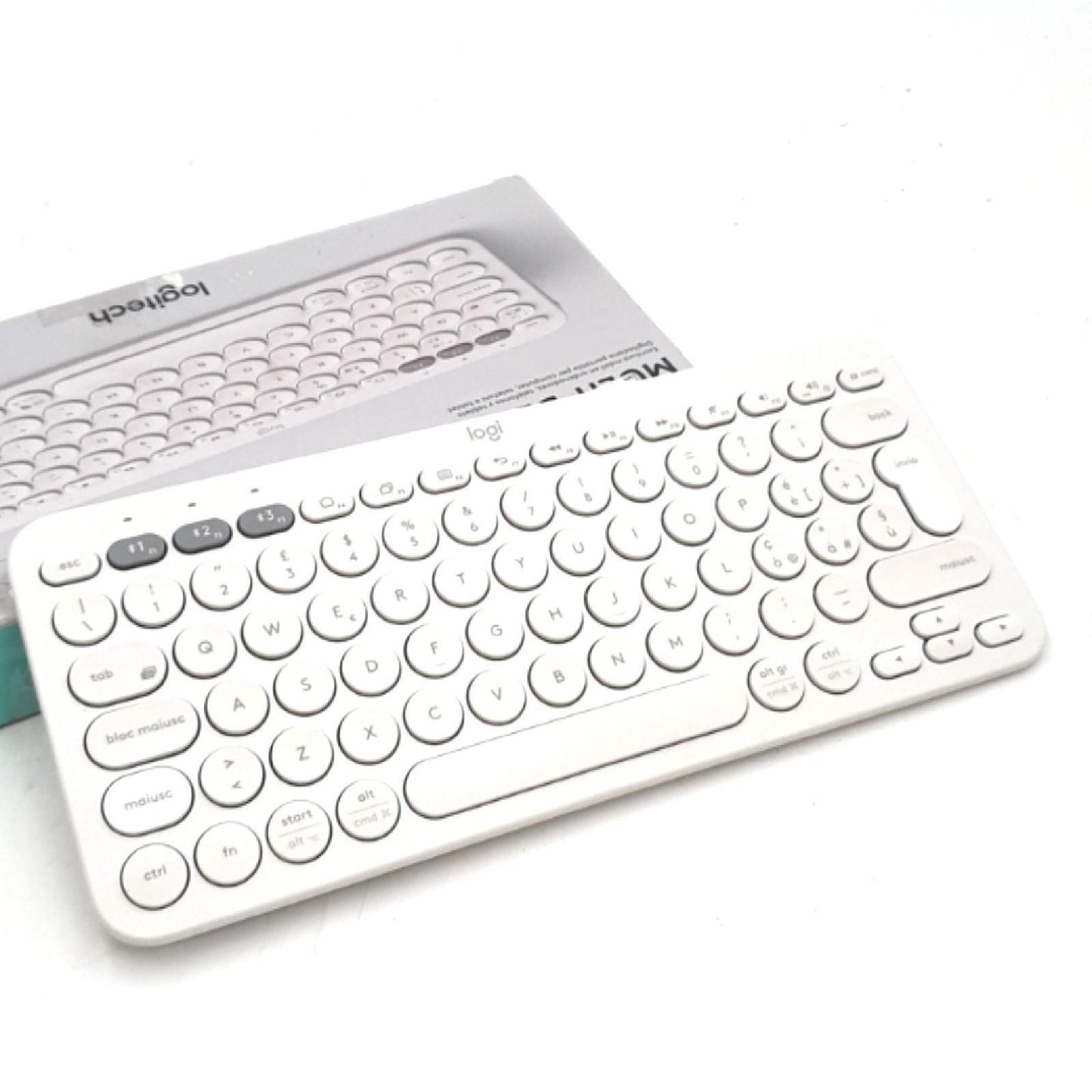 Logitech K380 Kabellose Bluetooth-Tastatur, Multi-Device und Easy-Switch Feature, Windows und Apple-Shortcuts, PC/Mac/Tablet/Handy/Apple iOS+TV, Italienisches QWERTY-Layout - Weiß