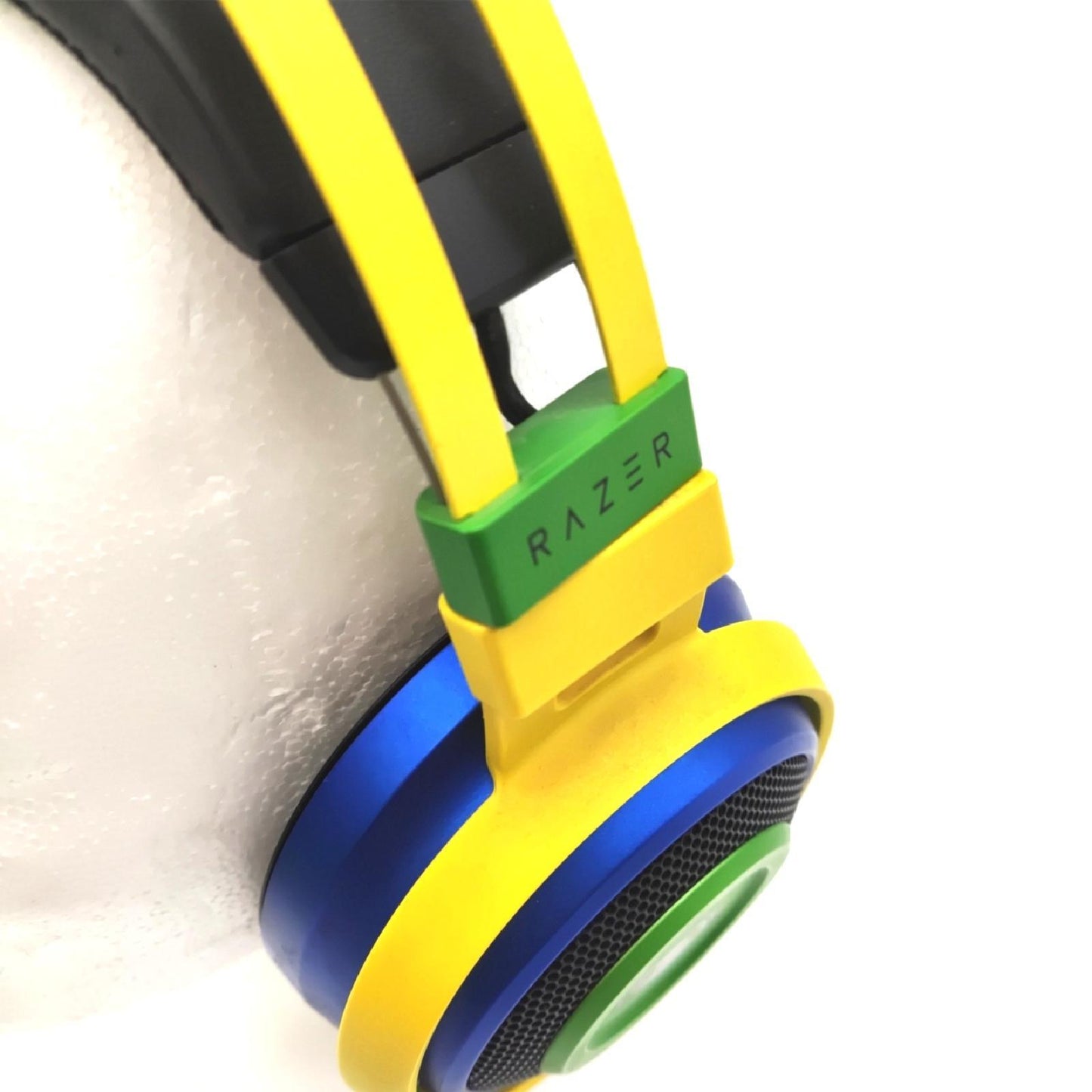Razer Nari Ultimate Overwatch Lucio Edition Kabellos Ohne Dongle Ohrpolster beschädigt