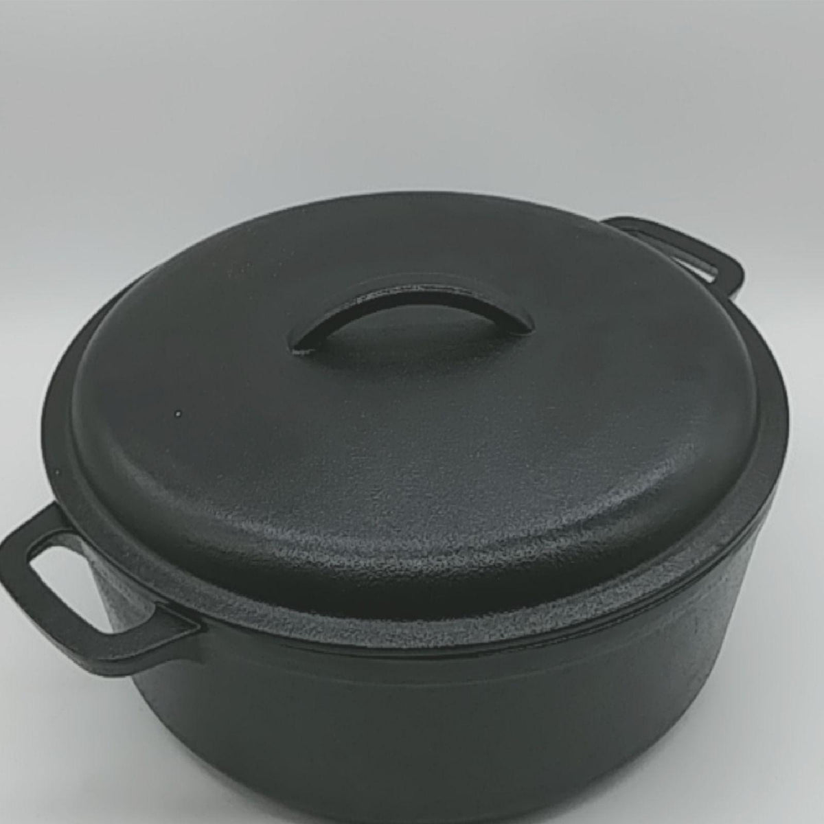 AmazonBasics Schmortopf Kochgeschirr Gusseisen 662 Liter Einbrennen Effekt Optimal
