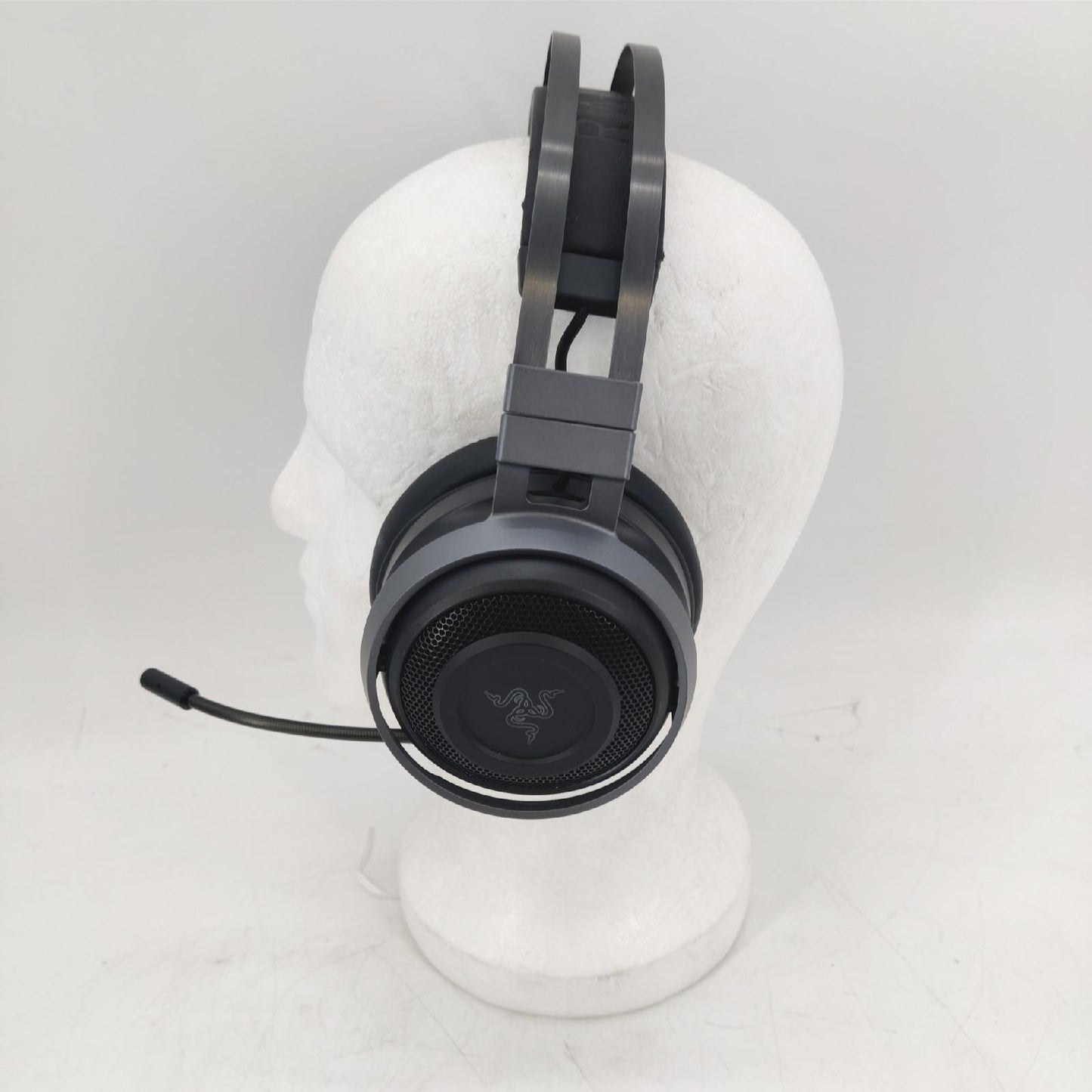 Razer Nari Ultimate Gaming Headset THX-räumliches Audio Kühl Gel infundierter Ergonomisch;