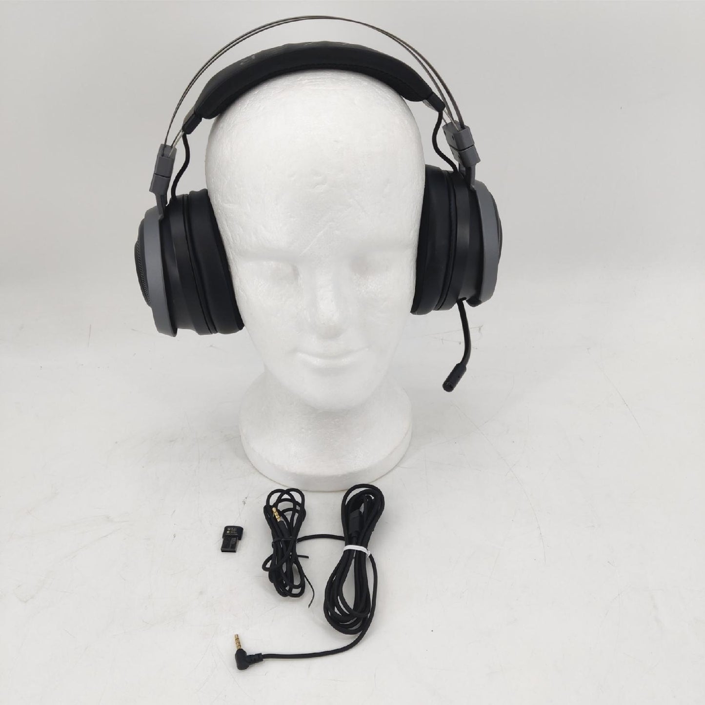 Razer Nari Ultimate Gaming Headset THX-räumliches Audio Kühl Gel infundierter Ergonomisch;