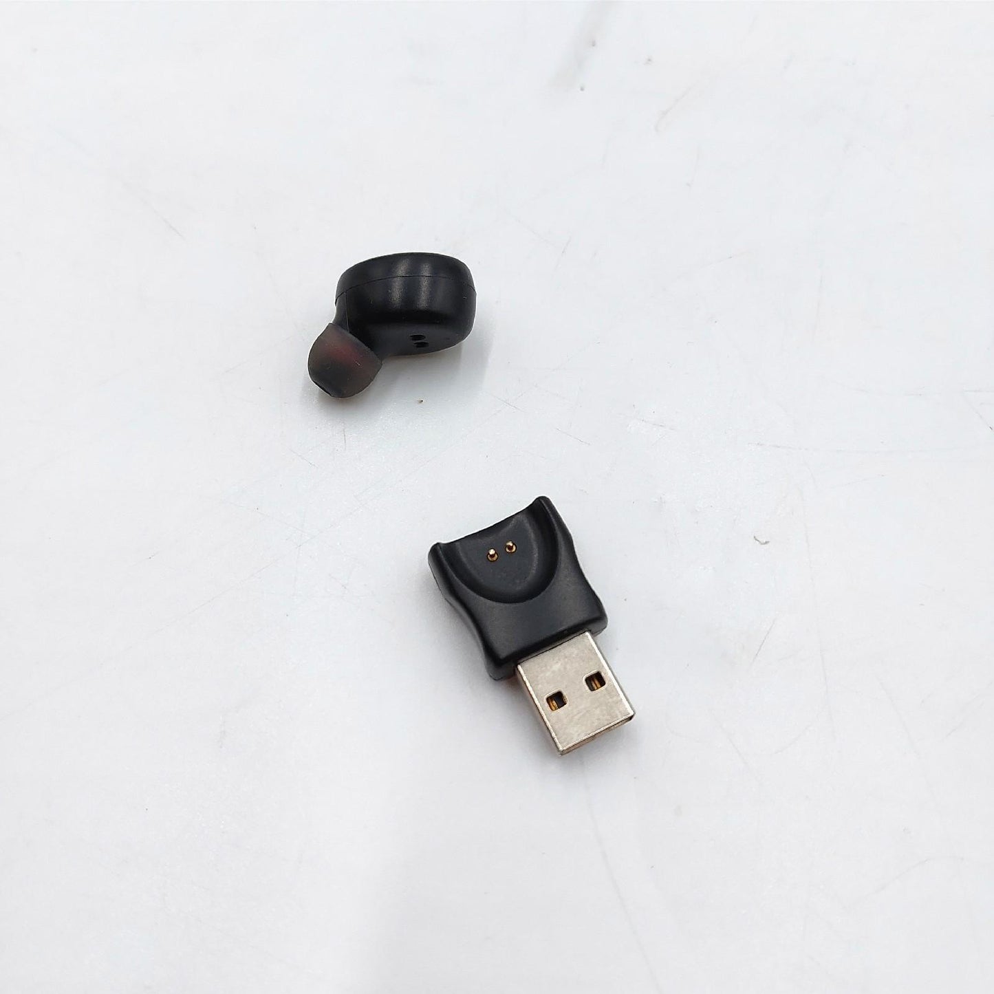 SBS Kabelloser Mono-Headset für Musik und Anrufe, integriertes Mikrofon, bis zu 2,5 Stunden Hörzeit, magnetische Ladestation mit USB-Anschluss