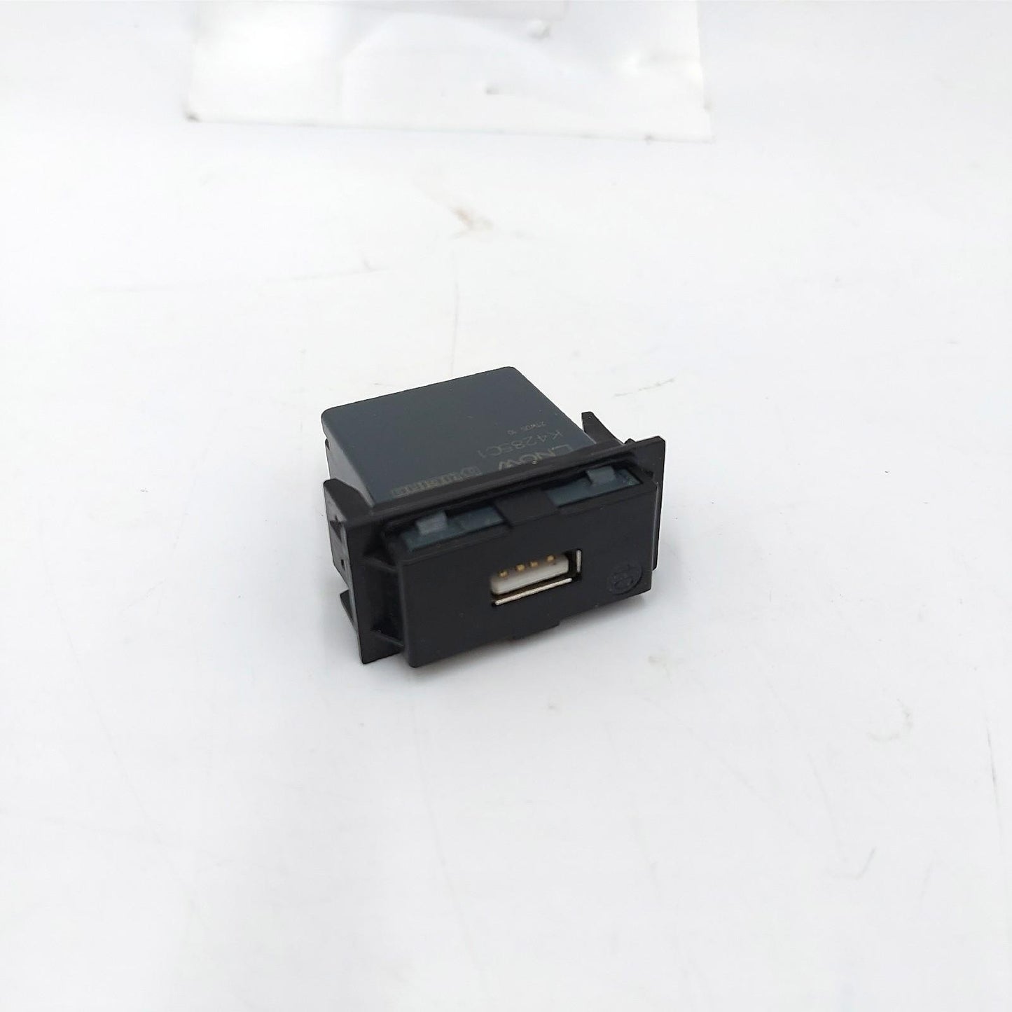 Bticino K4191AC USB-Ladegerät mit Zwei Eingängen Typ A und C, zum Einbau in die Living Now Platine, zum Aufladen eines elektronischen Geräts bis zu 15 W oder Zwei Geräte gleichzeitig, 1 Modul