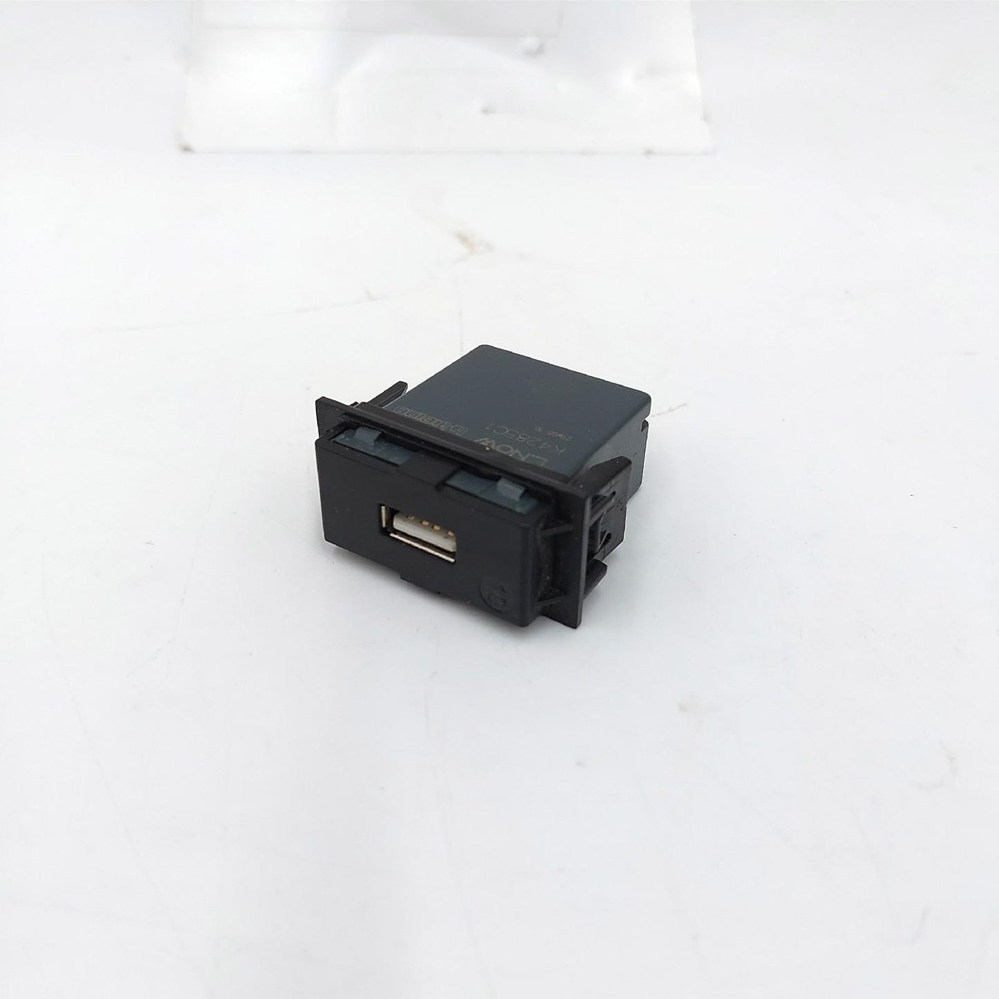Bticino K4191AC USB-Ladegerät mit Zwei Eingängen Typ A und C, zum Einbau in die Living Now Platine, zum Aufladen eines elektronischen Geräts bis zu 15 W oder Zwei Geräte gleichzeitig, 1 Modul