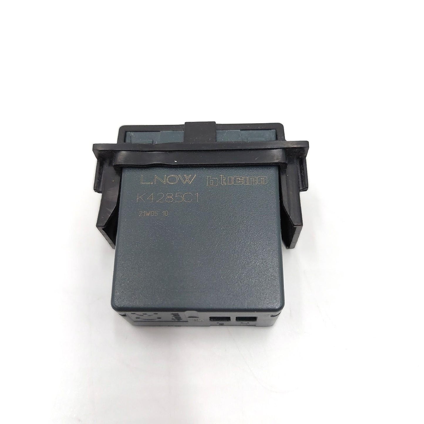 Bticino K4191AC USB-Ladegerät mit Zwei Eingängen Typ A und C, zum Einbau in die Living Now Platine, zum Aufladen eines elektronischen Geräts bis zu 15 W oder Zwei Geräte gleichzeitig, 1 Modul