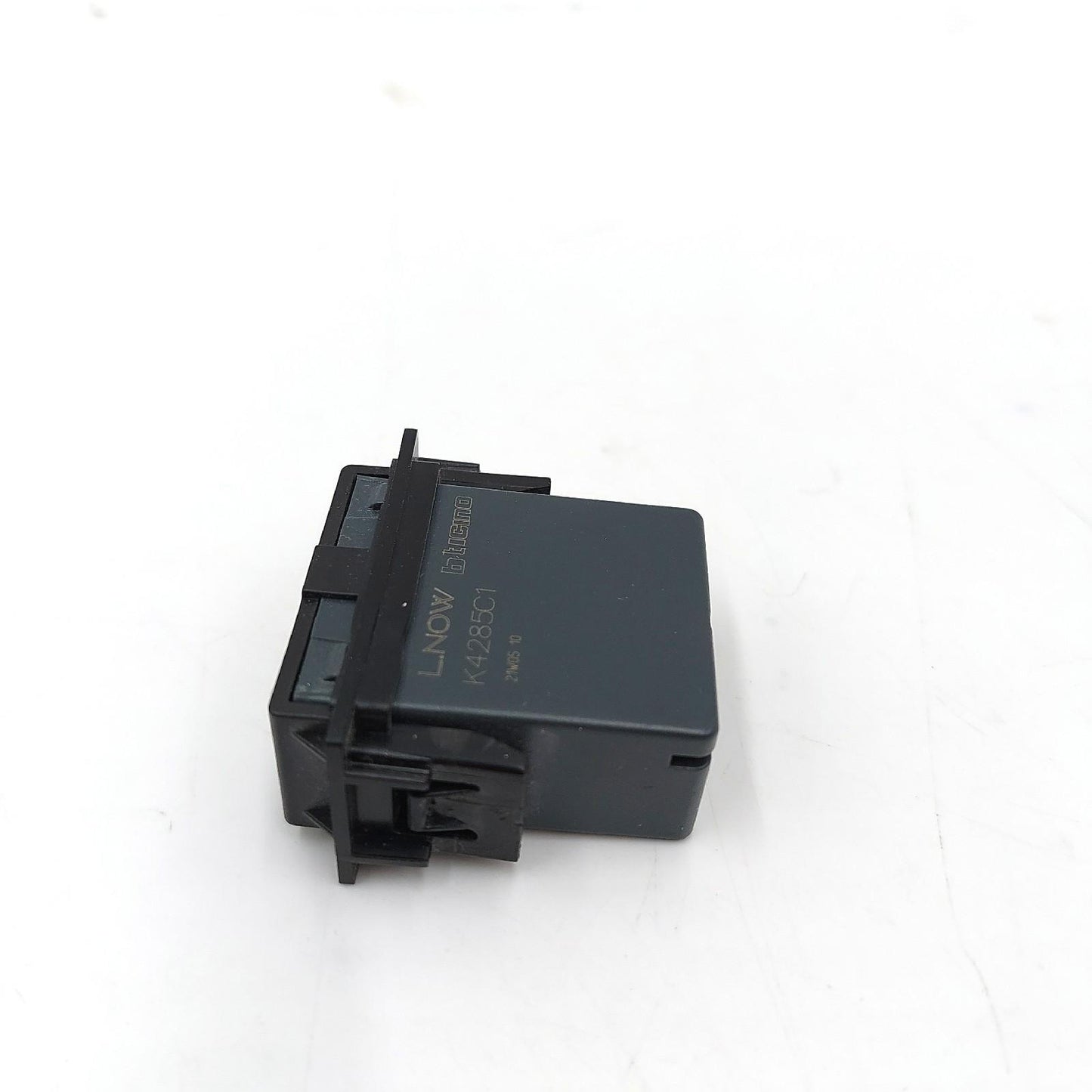 Bticino K4191AC USB-Ladegerät mit Zwei Eingängen Typ A und C, zum Einbau in die Living Now Platine, zum Aufladen eines elektronischen Geräts bis zu 15 W oder Zwei Geräte gleichzeitig, 1 Modul