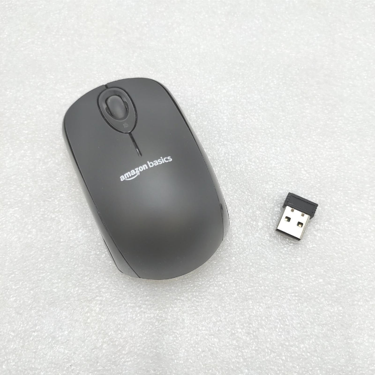 Amazon Basics kabellose Maus Computerzubehör USB Nano Empfänger Schwarz komfortabel ergonomisch