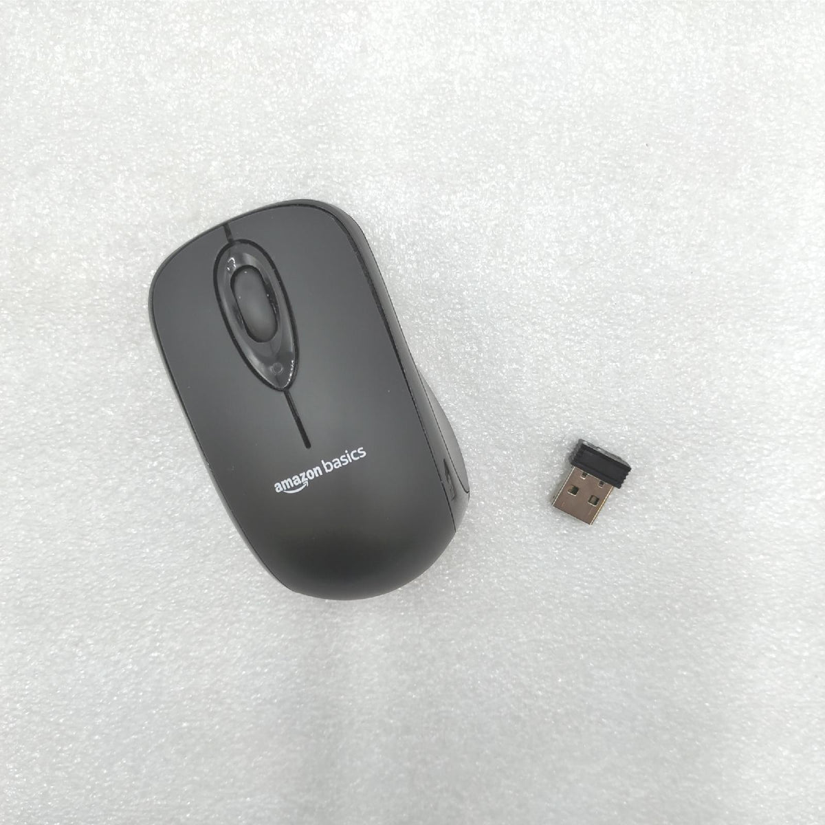 Amazon Basics kabellose Maus Computerzubehör USB Nano Empfänger Schwarz komfortabel ergonomisch