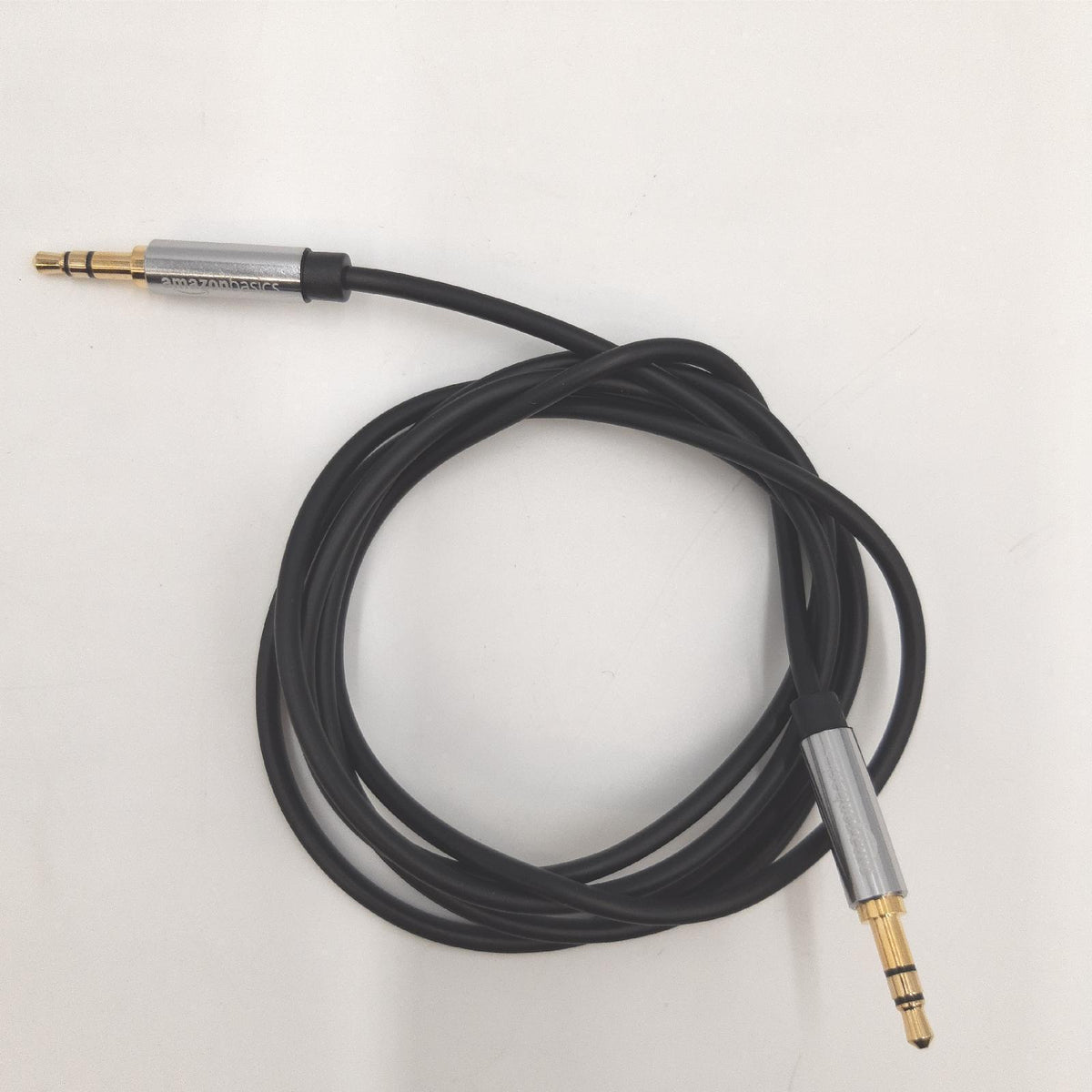 Amazon Basics Aux Stereo Audiokabel 3 5 mm Klinkenstecker auf 3 5 mm 1 2 m Schwarz