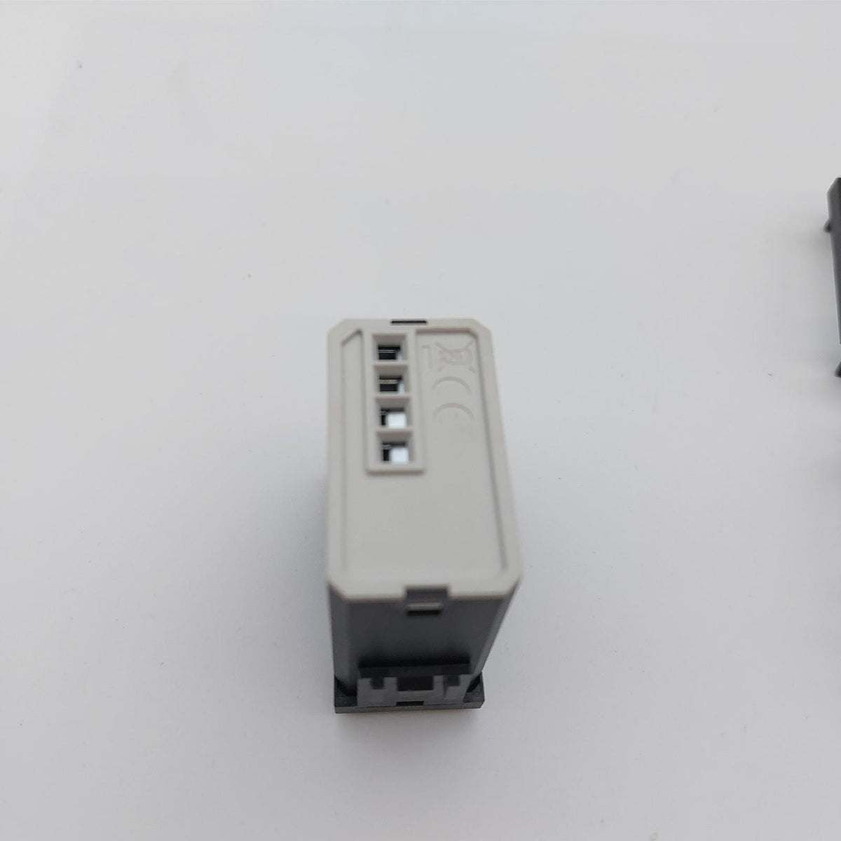Finder 189182300042 Serie 18 Bewegungsmelder  10 A  1 Ausgang: 200 W  230 V  Standard  Wandmontage für Zyvile Systeme  Extern  grau  AC  50/60Hz