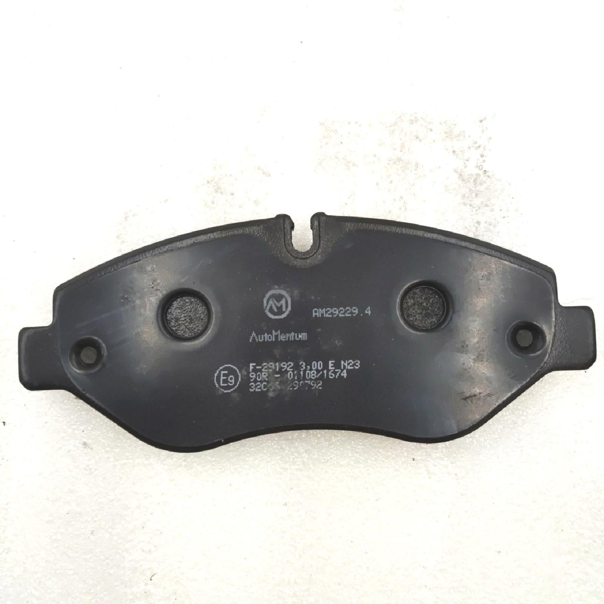 AutoMentum AM29229.4 Bremsbelagsatz 4-teilig für IVECO DAILY III KASTEN/KOMBI 1997-2009 Vorderachse und andere Fahrzeuge