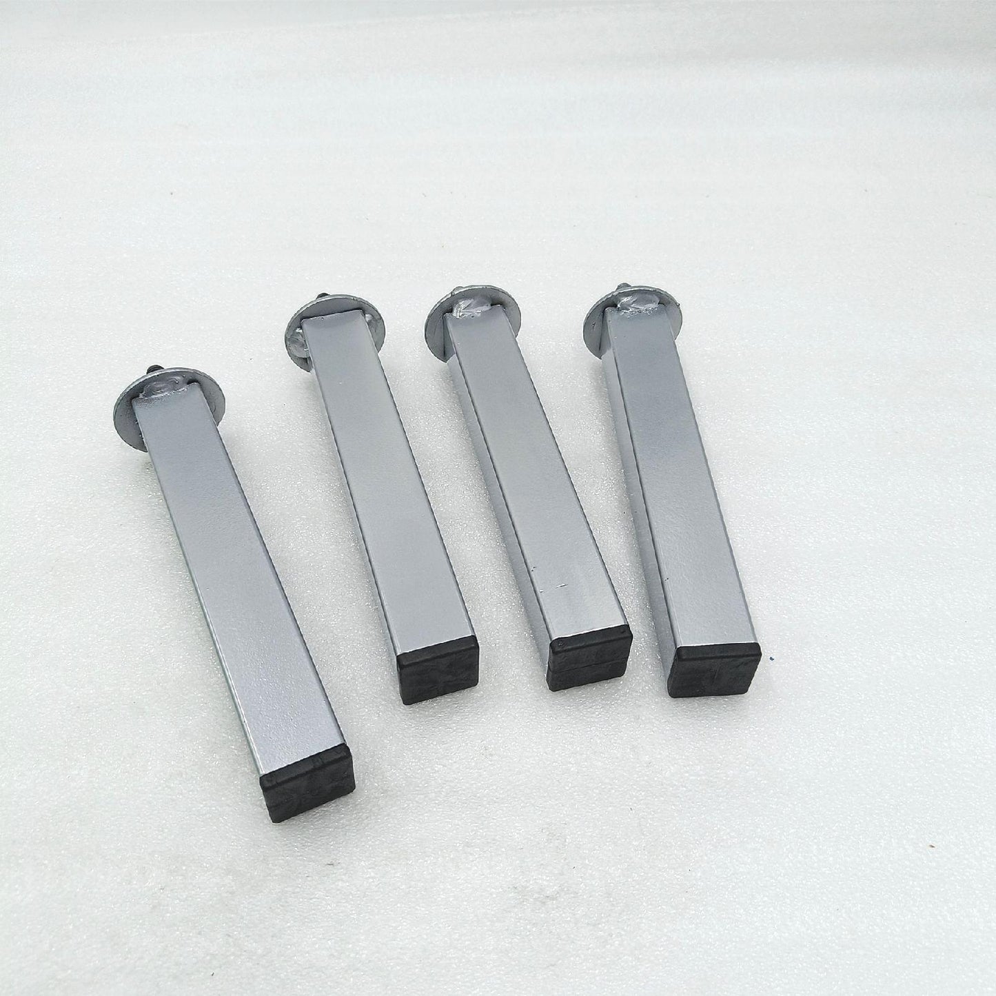 P17 - Windy | Set mit 4 Metallfüßen + veredelten Schrauben (10MA) | Farbe: Silber | Höhe: 20 cm | Beine für Sofas, Möbel, Bett