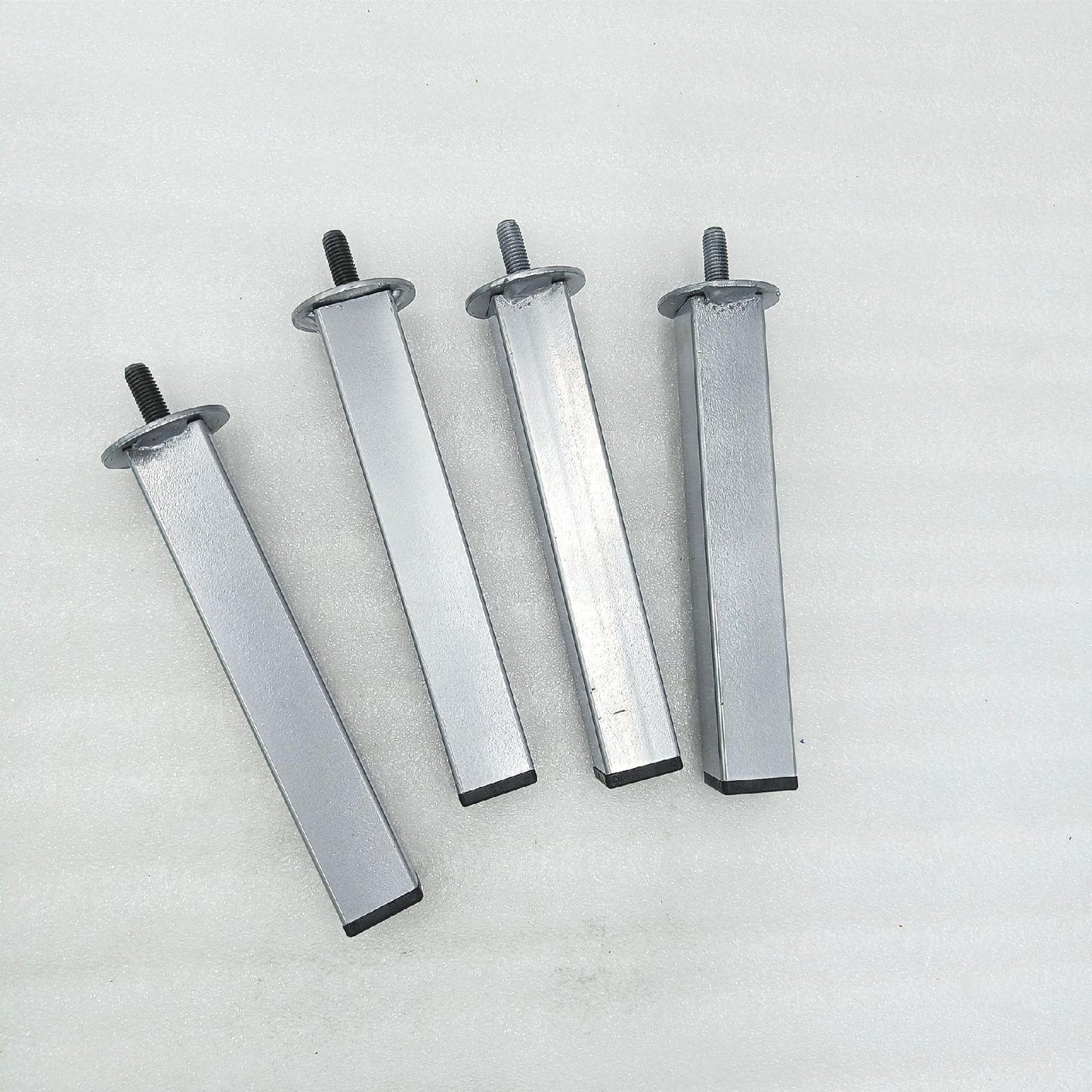 P17 - Windy | Set mit 4 Metallfüßen + veredelten Schrauben (10MA) | Farbe: Silber | Höhe: 20 cm | Beine für Sofas, Möbel, Bett
