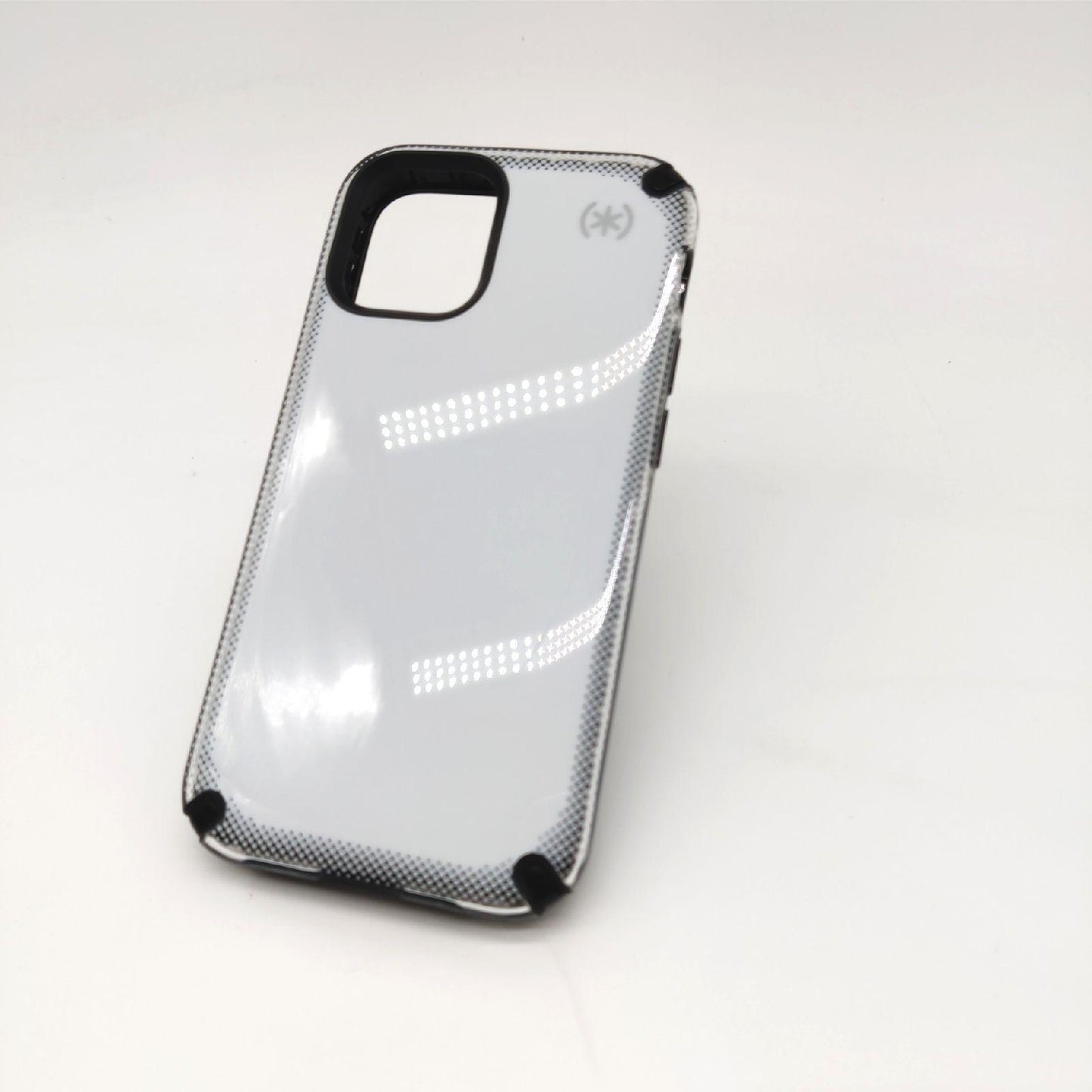 Speck Schutzhülle Handyhüllen Zubehör iPhone 12 Schutzcover robust modern