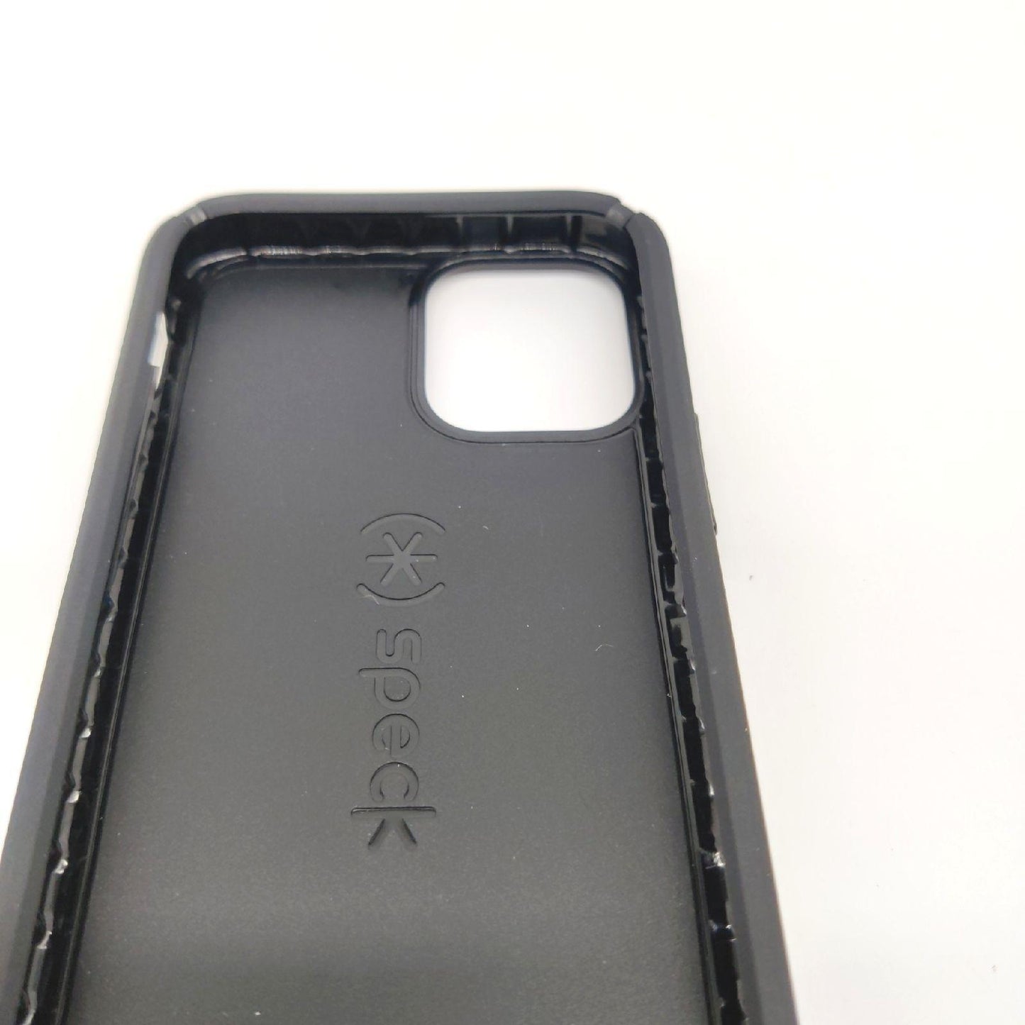 Speck Schutzhülle Handyhüllen Zubehör iPhone 12 Schutzcover robust modern