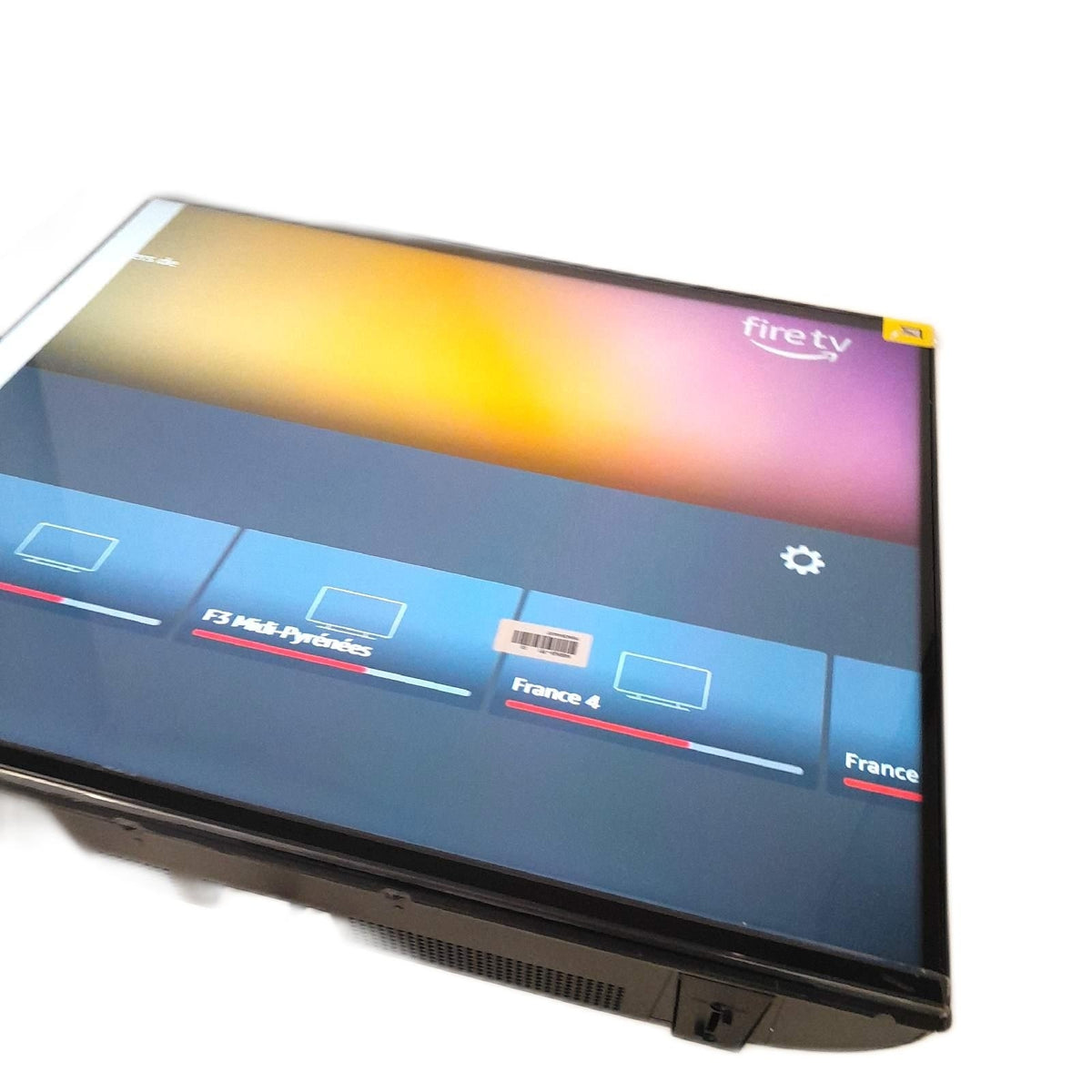 Thomson 40 Zoll 100 cm FHD Smart Fire TV Streifen im Bild Lieferumfang