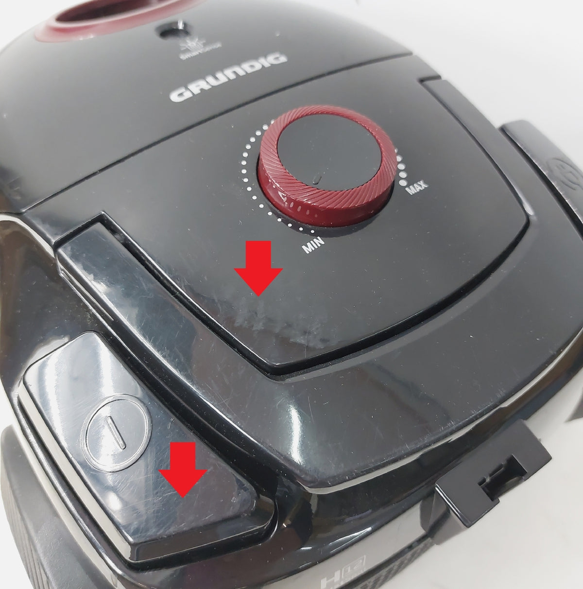 Grundig Staubsauger Schwarz Rot ohne Pinselaufsatz Gebrauchsspuren OVP fehlt