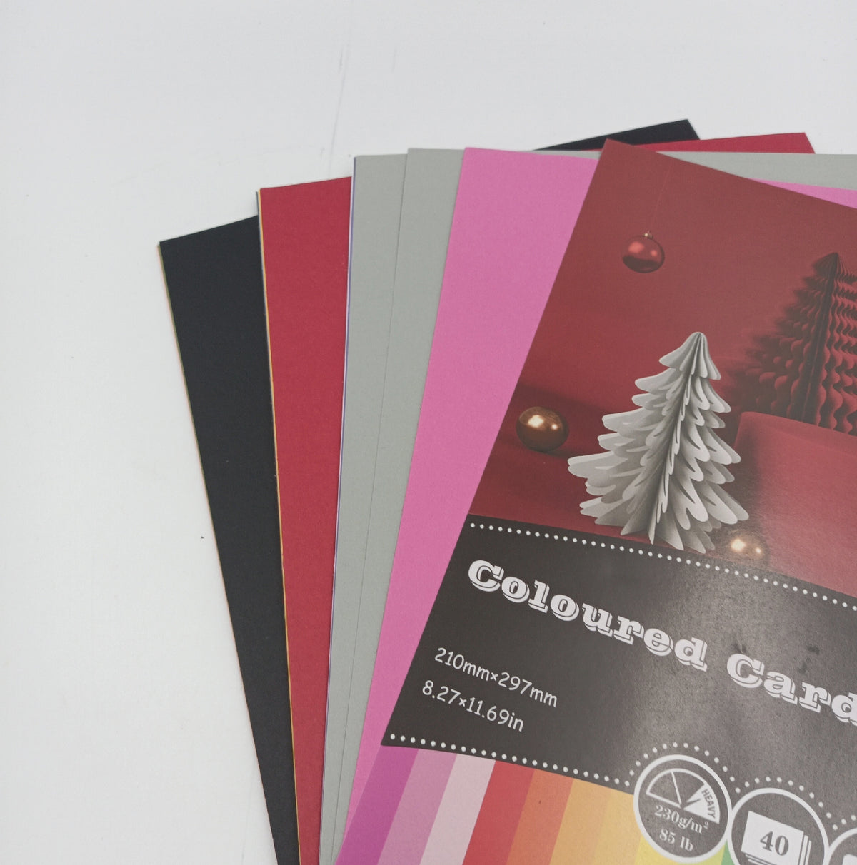 Packung mit 40 Blatt farbigem A4 Karton, 20 Farben
230g/qm Bastelkarton