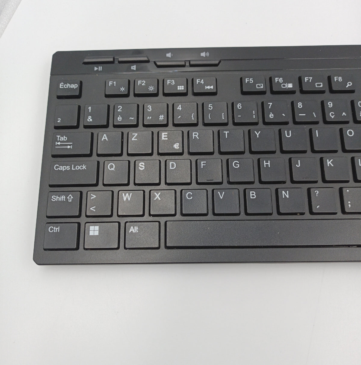Amazon Basics Kabellose Tastatur Maus Combo Fullsize USB Empfänger FR Layout Schwarz