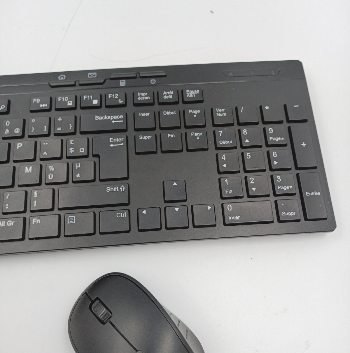 Amazon Basics Kabellose Tastatur Maus Combo Fullsize USB Empfänger FR Layout Schwarz