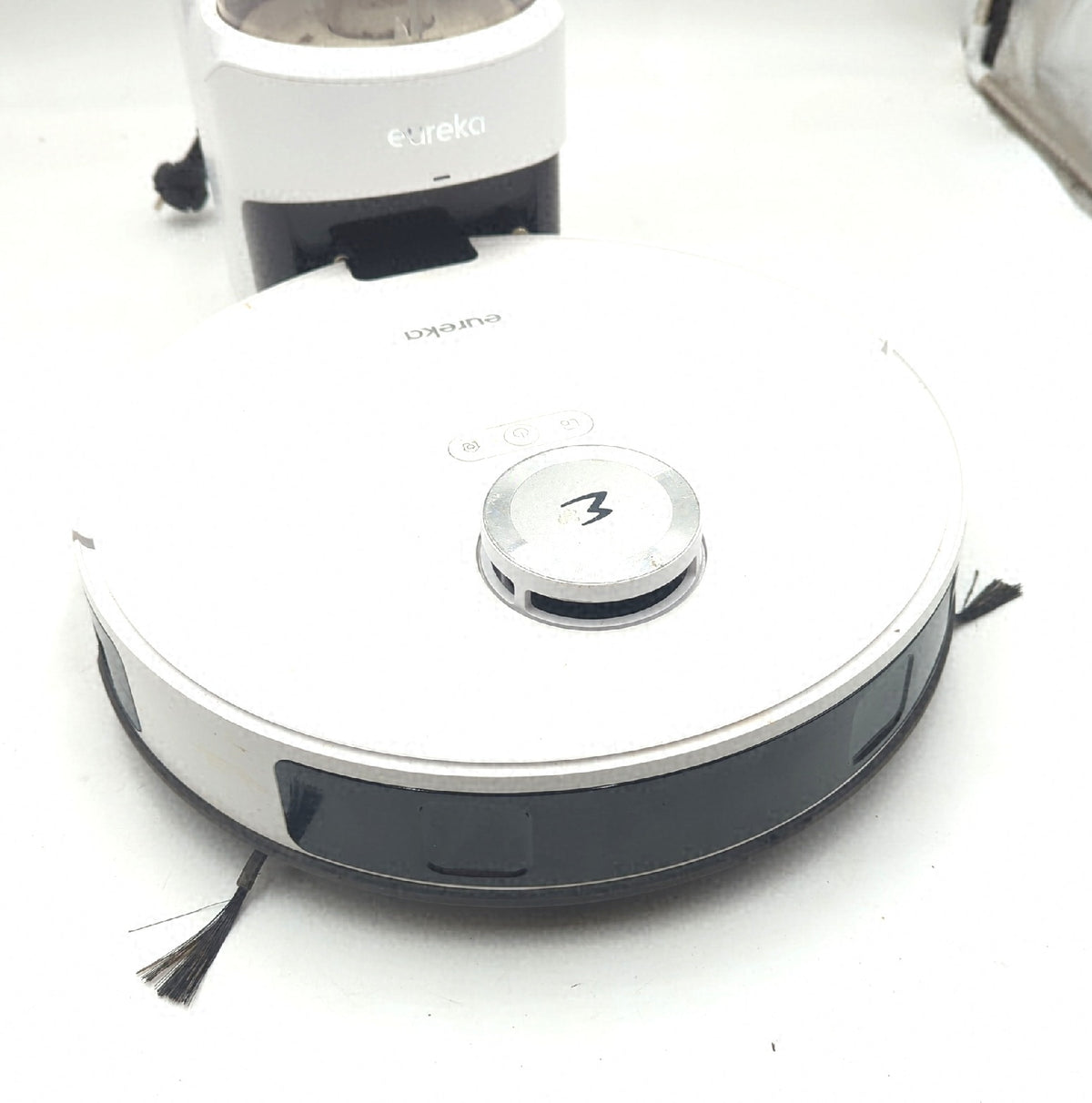 EUREKA NERE10s Roboter Staubsauger mit Reinigungsstation Defekt