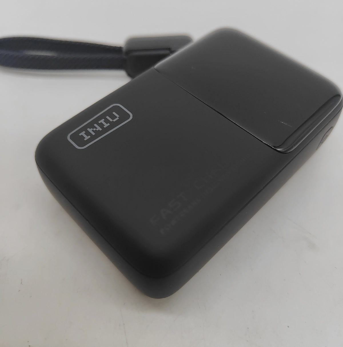 Iniu Power Bank 10000mAh Ultra Mini 45W Schnellladen USB C Kabel Klein Stark