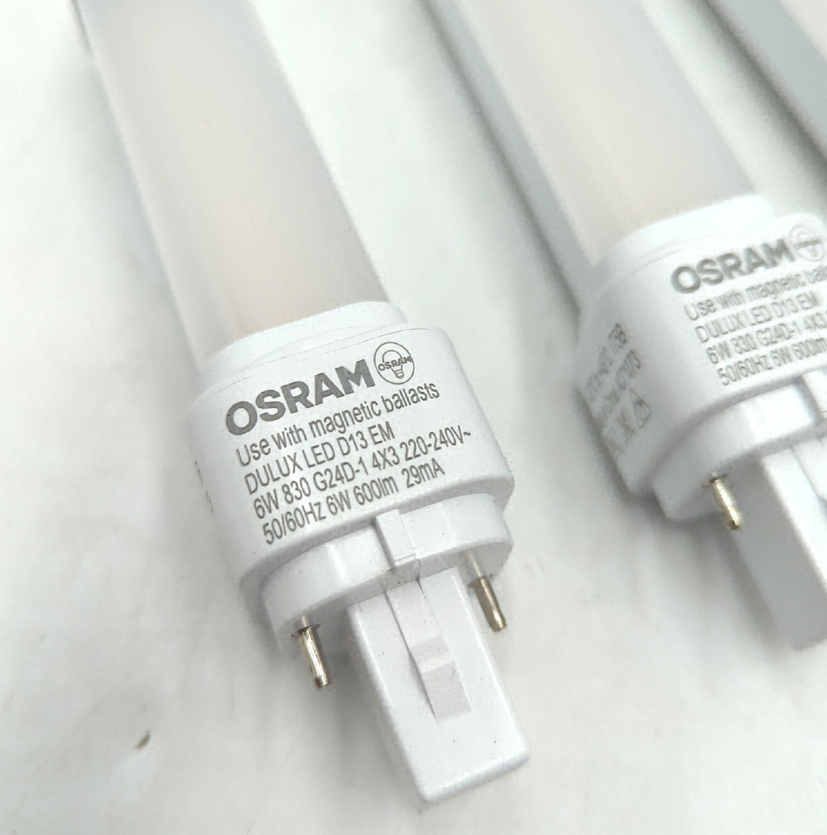 Dulux D13 LED Kompaktlampe 6W 600lm 3000K Warmweiss Sockel G24D1 230V energiesparend