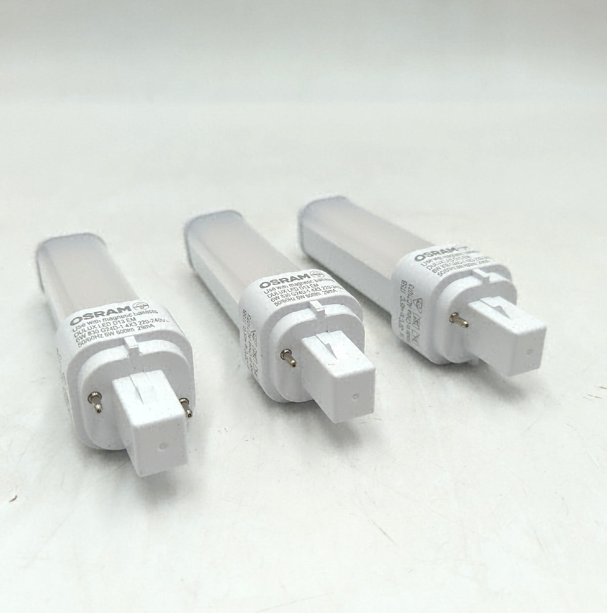 Dulux D13 LED Kompaktlampe 6W 600lm 3000K Warmweiss Sockel G24D1 230V energiesparend