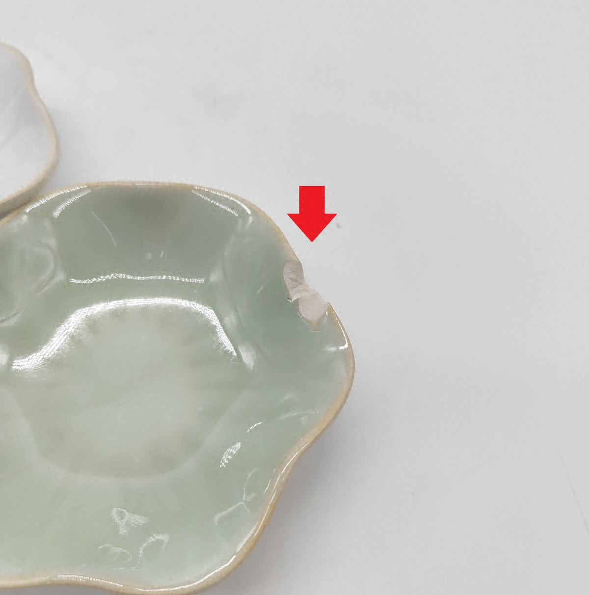 Starfa Lab Keramik Schmuckschale Lotusform grune Schale mit Bruch