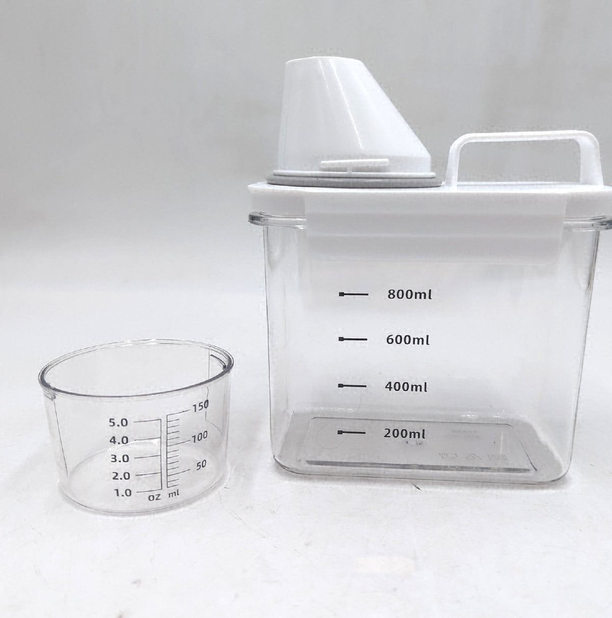 JJWUYUE 1100ML luftdichter Waschmittelspender mit Messbecher zur dosierten Waschpulverabgabe