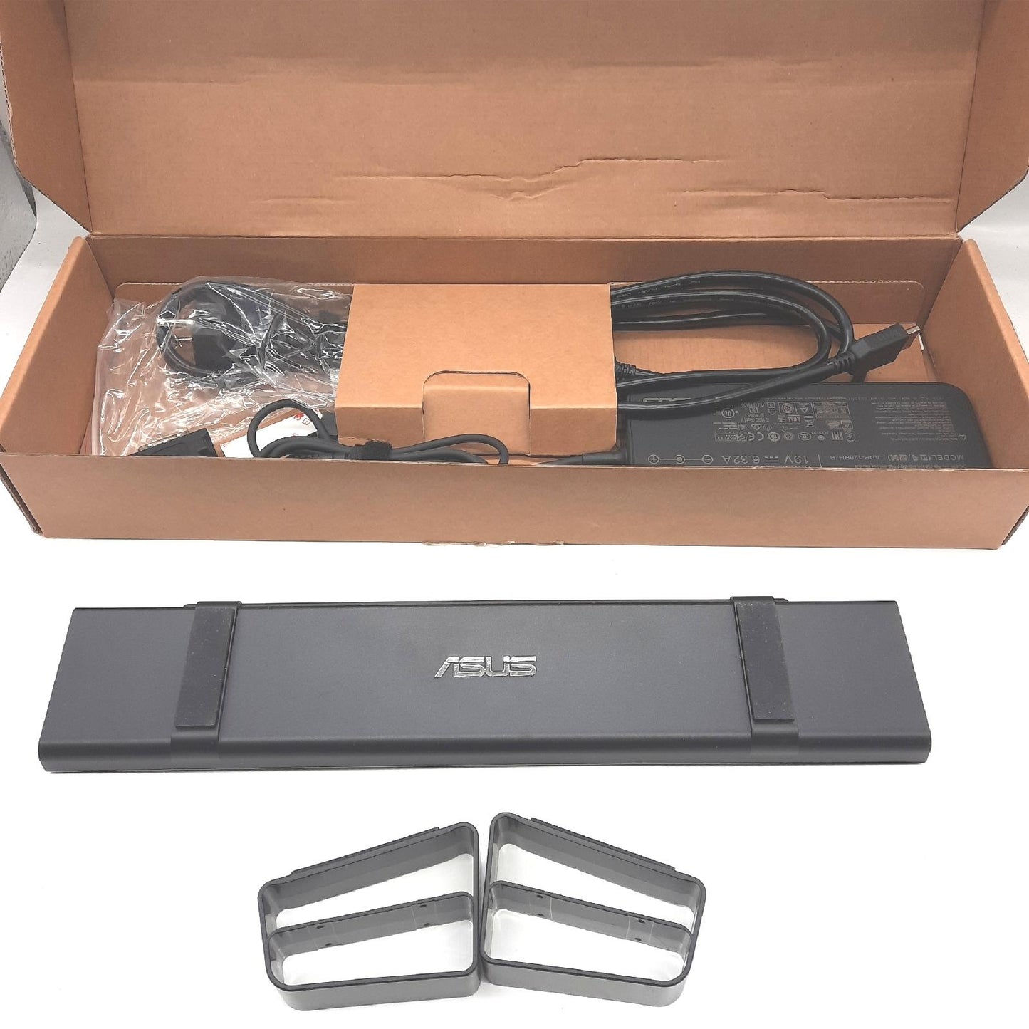 ASUS Universal Portbar 1x Mic in 1x Audio Out 1x RJ45 LAN 4X USB 3.0 1x DVI-I 1x