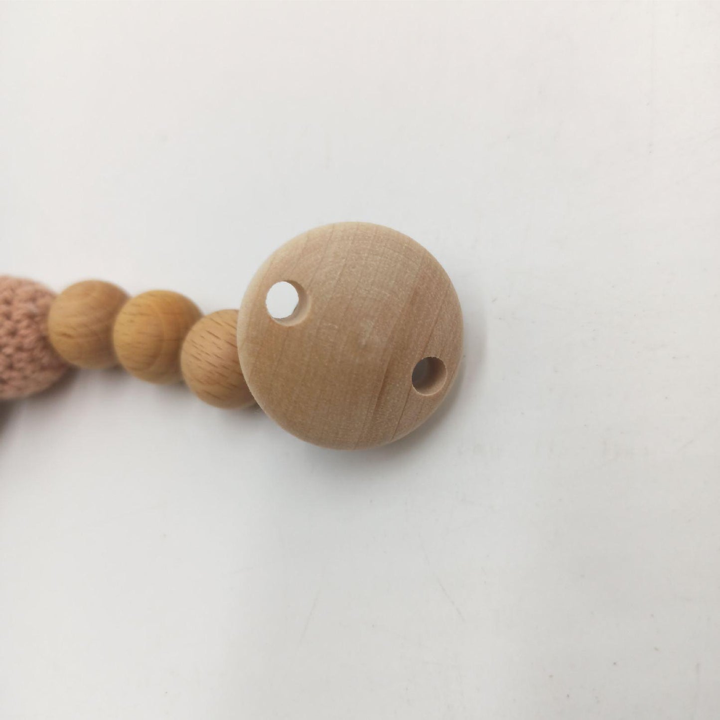 Carybe Schnullerkette Holz Bienenwachs häkeln Kinder Geschenk Braun kreativ