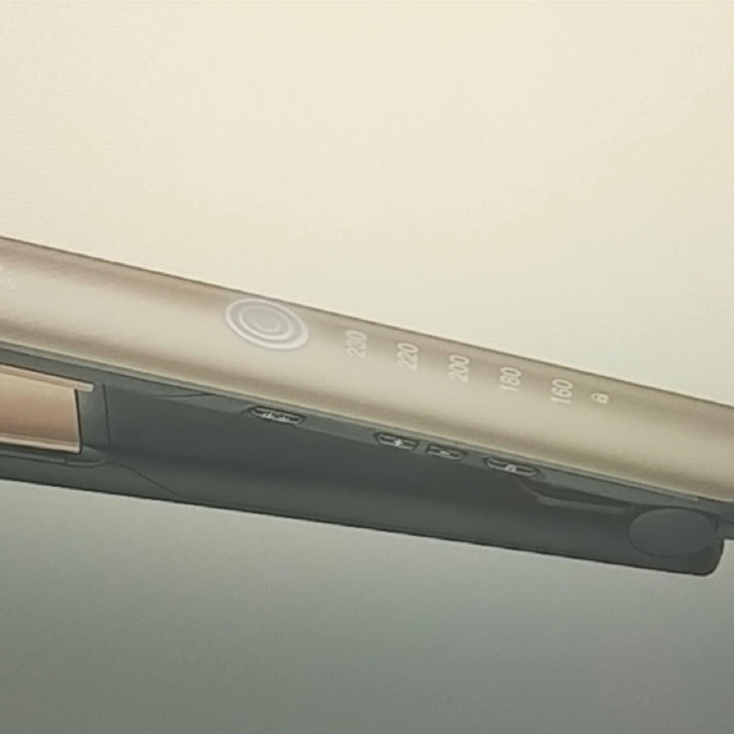 Remington Glätteisen Profi [Hitzeschutzsensor um Haarschäden zu verringern] Keratin Protect (hochwertige Keratin-Keramikbeschichtung mit Mandelöl) Digitales Display, 160-230°C, Haarglätter S8593