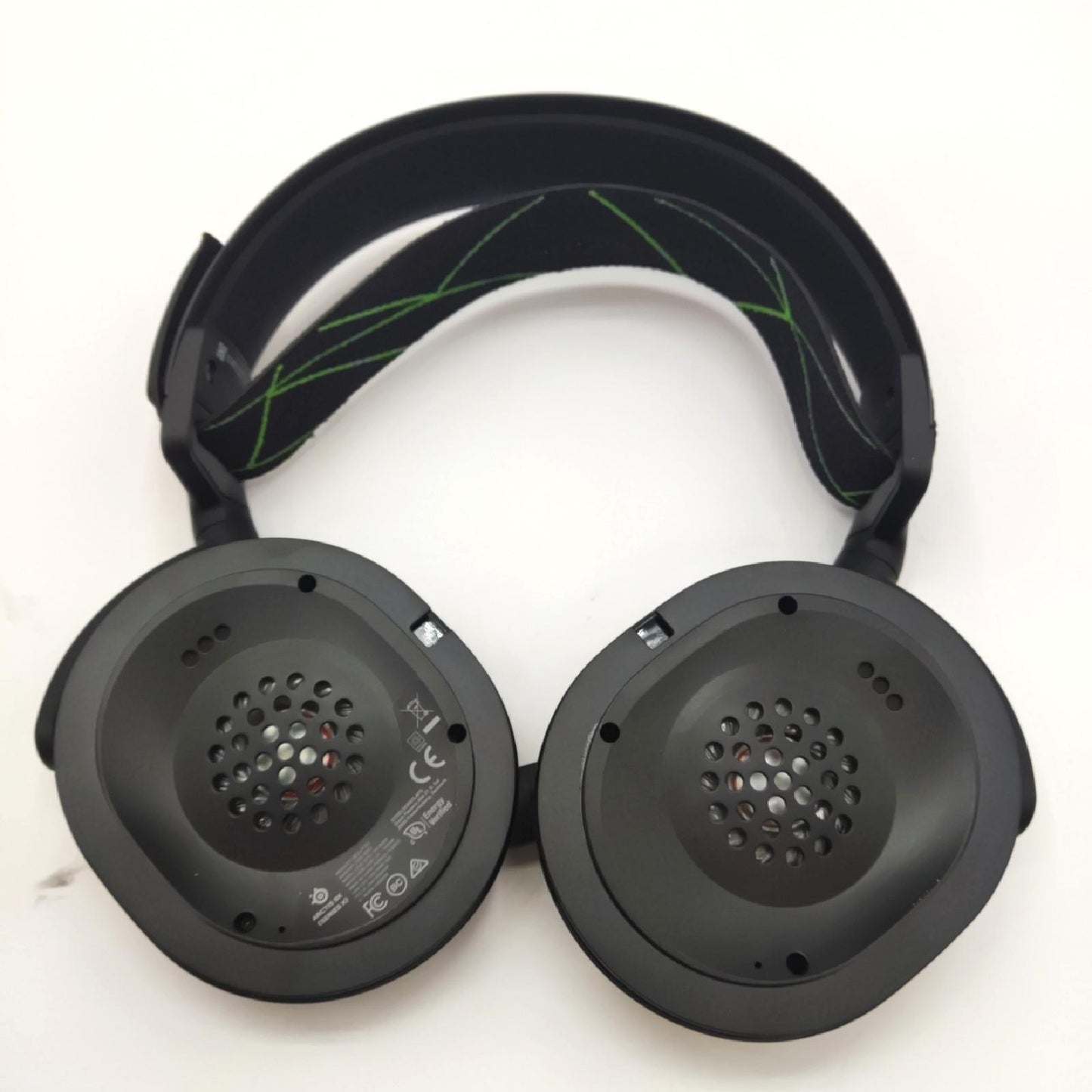 SteelSeries Arctis 9x Eingebaute Xbox Wireless und Bluetooth Gebrauchsspuren ohne Ohr
