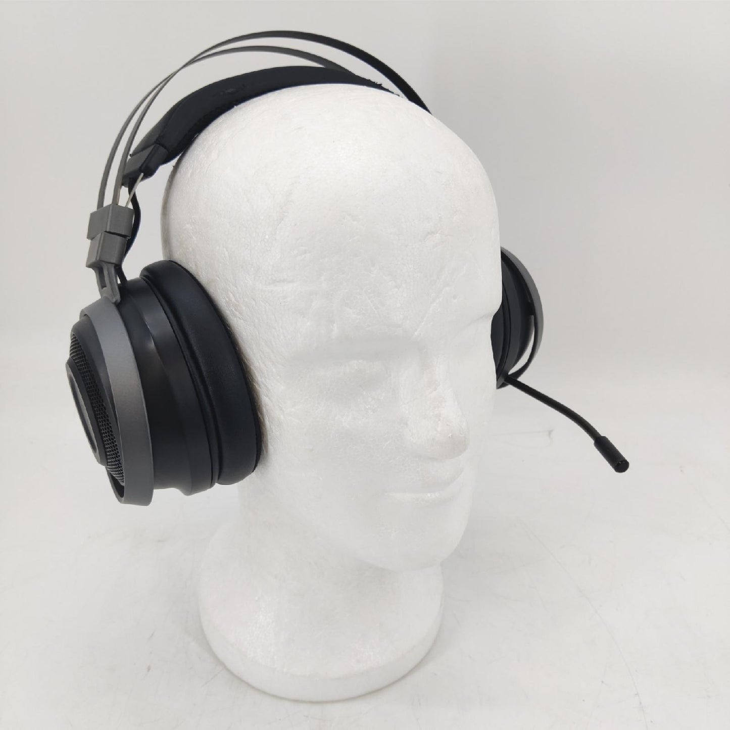 Razer Nari Ultimate Gaming Headset THX Audio Kopfpolster beschädigt ohne Dongle