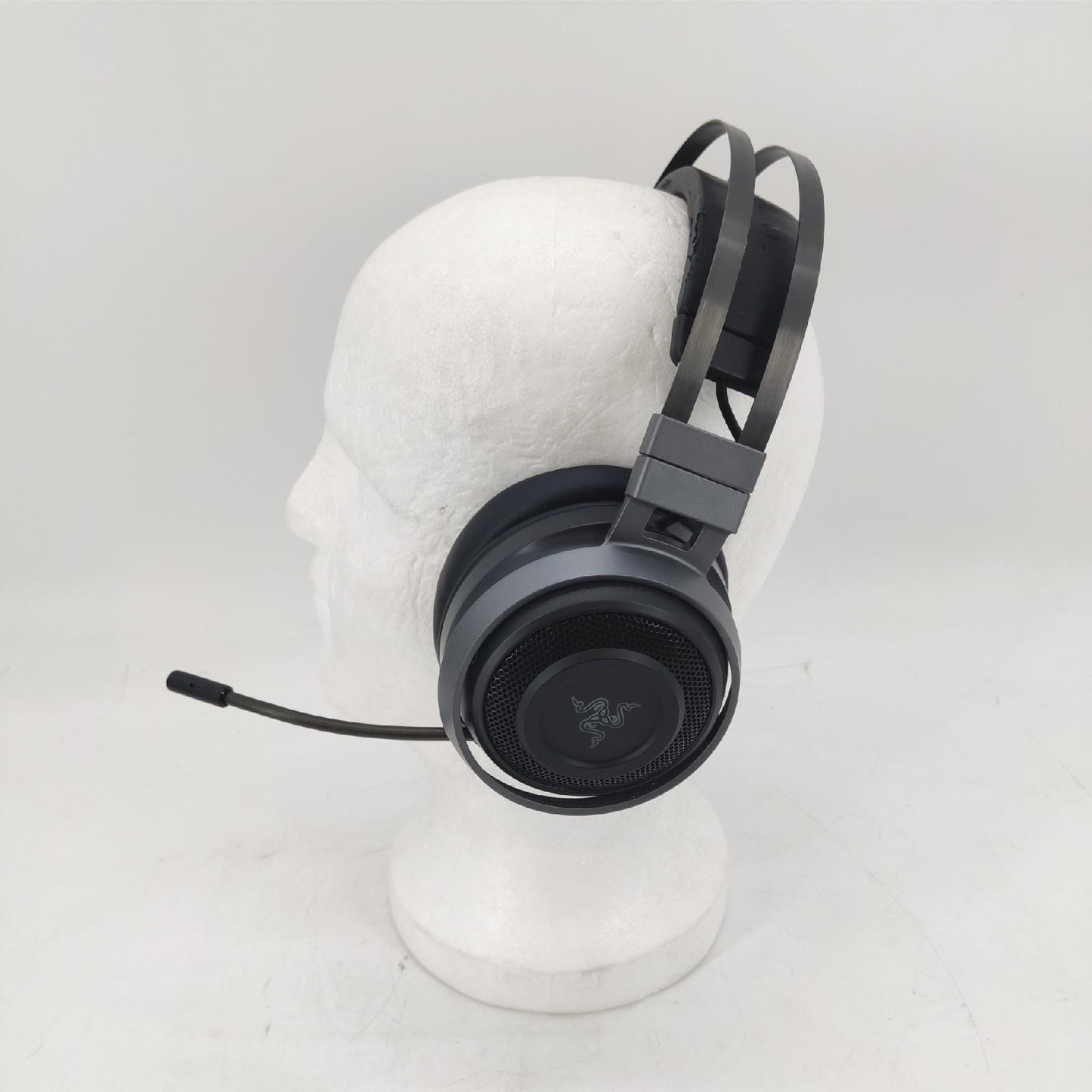 Razer Nari Ultimate Gaming Headset THX Audio Kopfpolster beschädigt ohne Dongle