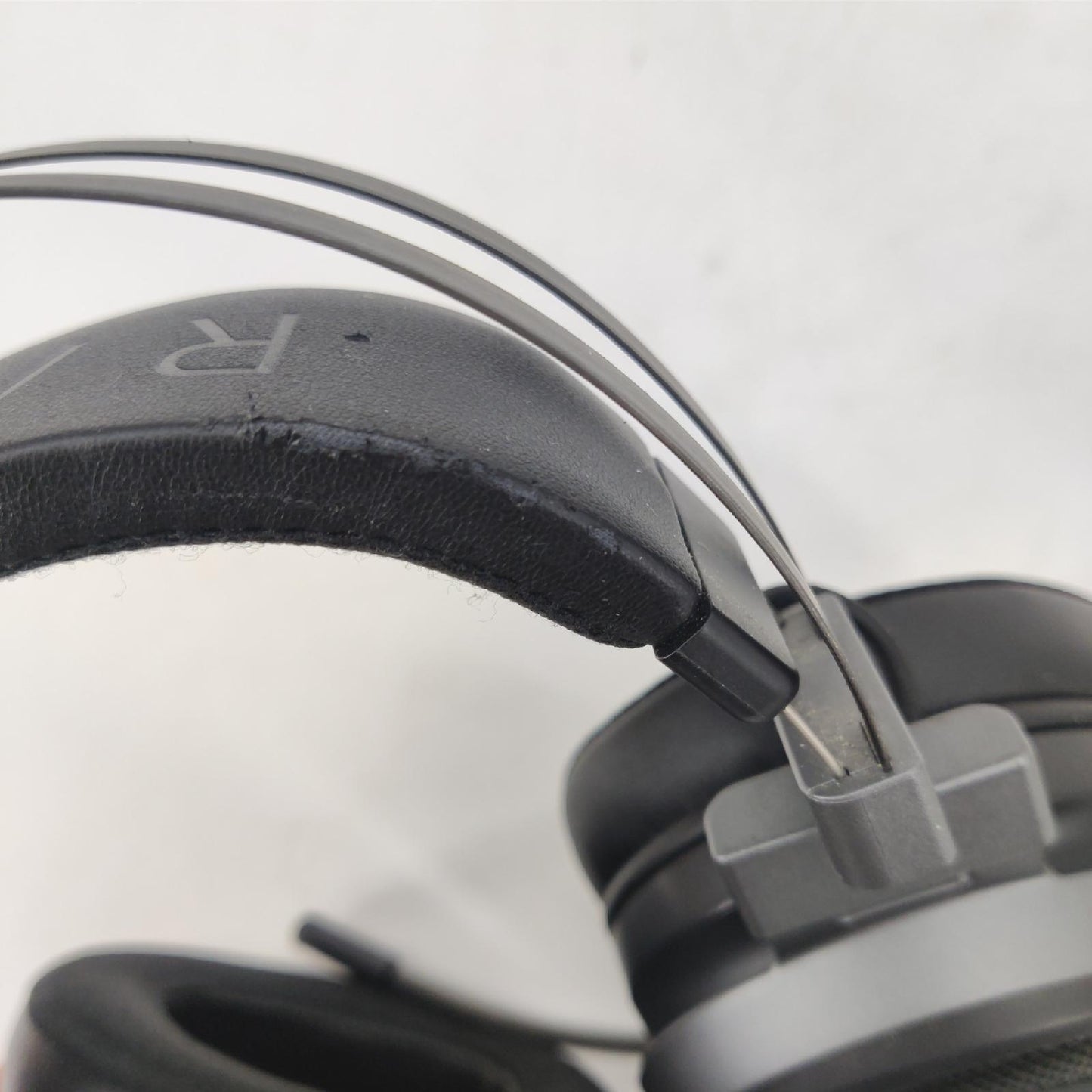 Razer Nari Ultimate Gaming Headset THX Audio Kopfpolster beschädigt ohne Dongle
