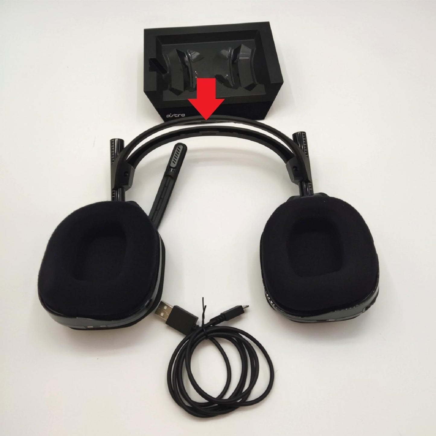 Astro A50 Wireless Gaming Headset 4 Generation Ladestation Gebrauchsspuren Schutz am Kopfb