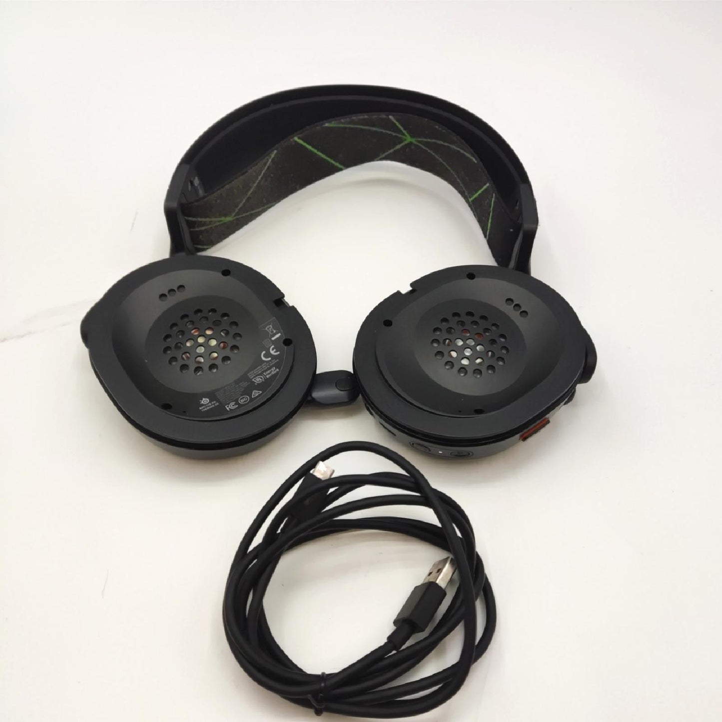 SteelSeries Arctis 9x Eingebaute Xbox Wireless Bluetooth Gebrauchsspuren Ohne Ohrpol