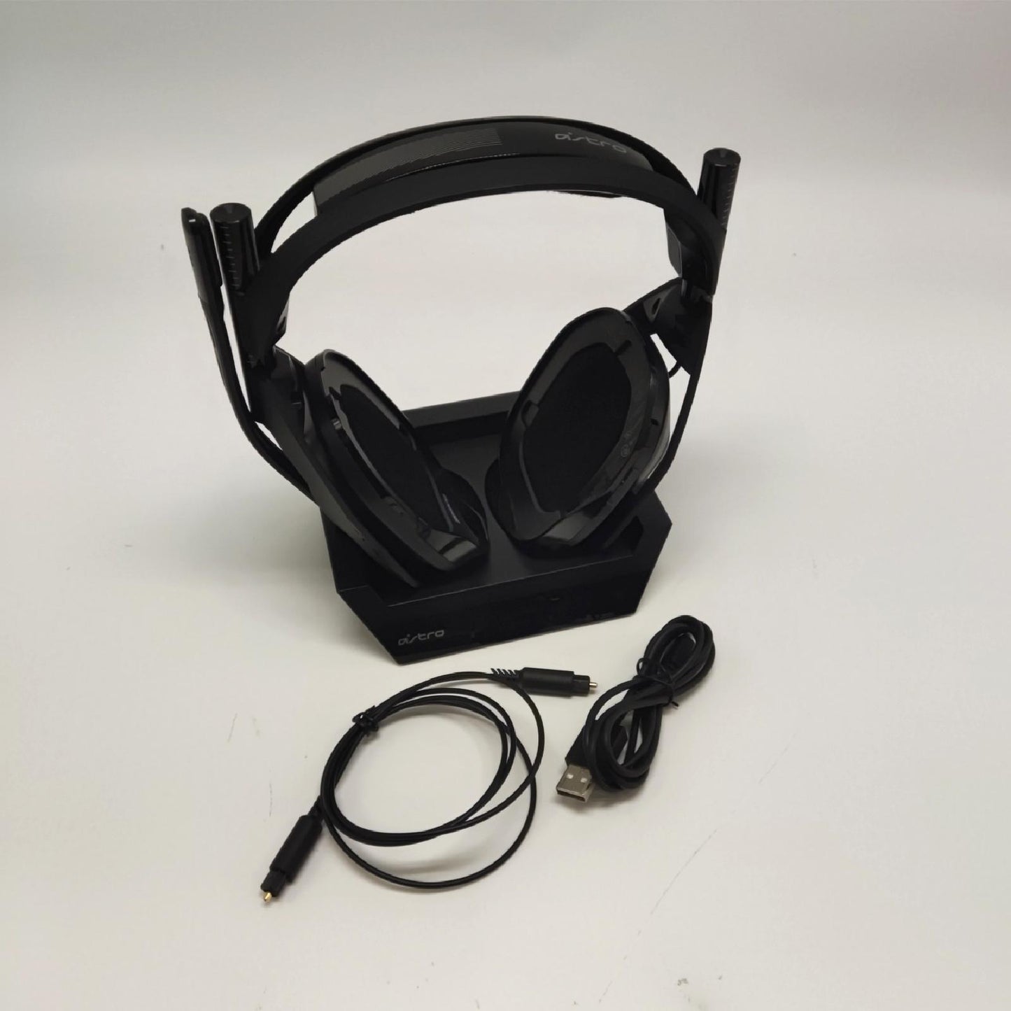 ASTRO A50 Wireless Gaming Headset Ladestation 4. Generation Dolby Audio - Defekt