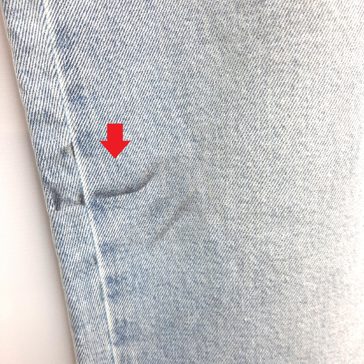 Amazon Essentials PANTS Herren Jeans Slim Fit Hell Eis 42W 28L mit Fleck am linken Bein