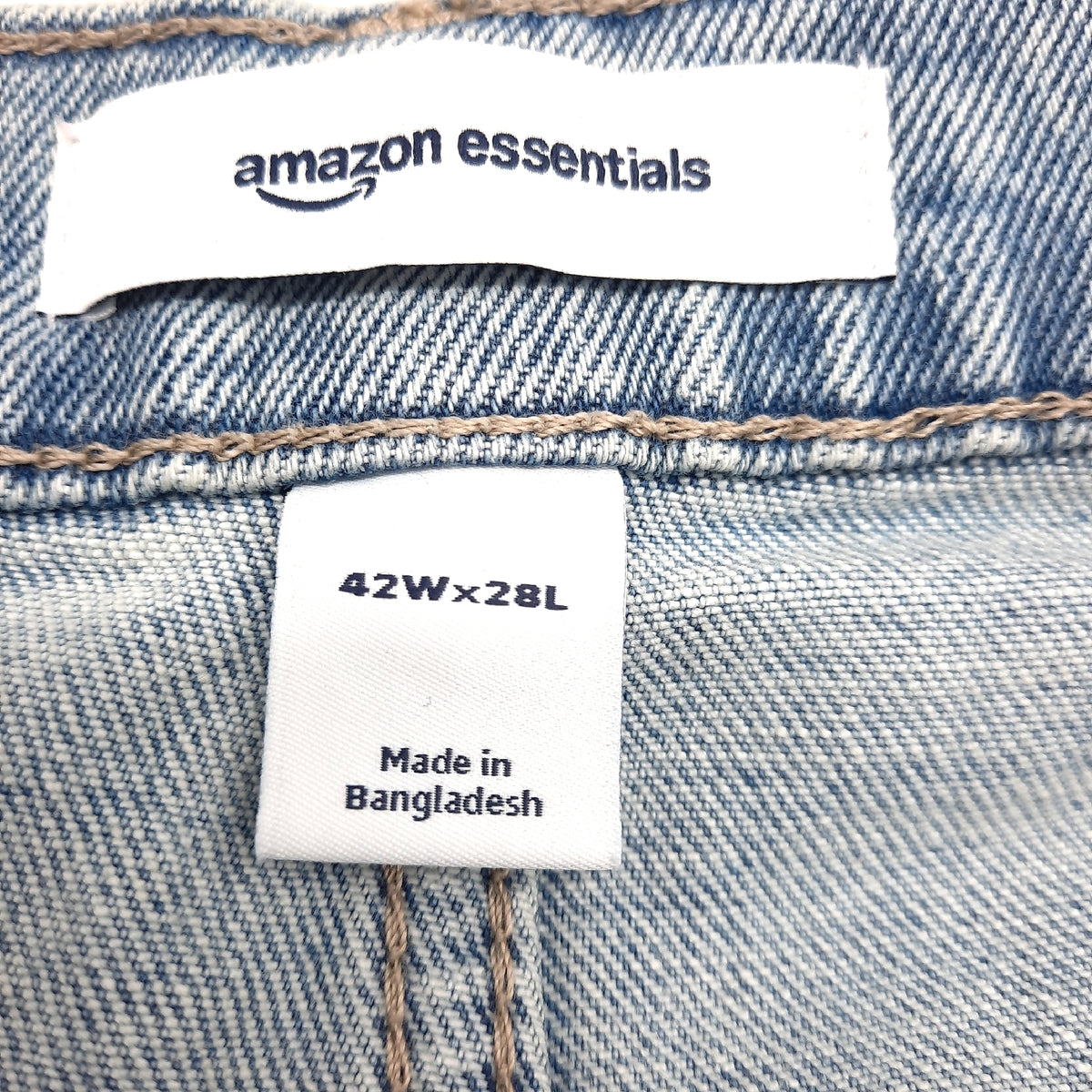 Amazon Essentials PANTS Herren Jeans Slim Fit Hell Eis 42W 28L mit Fleck am linken Bein