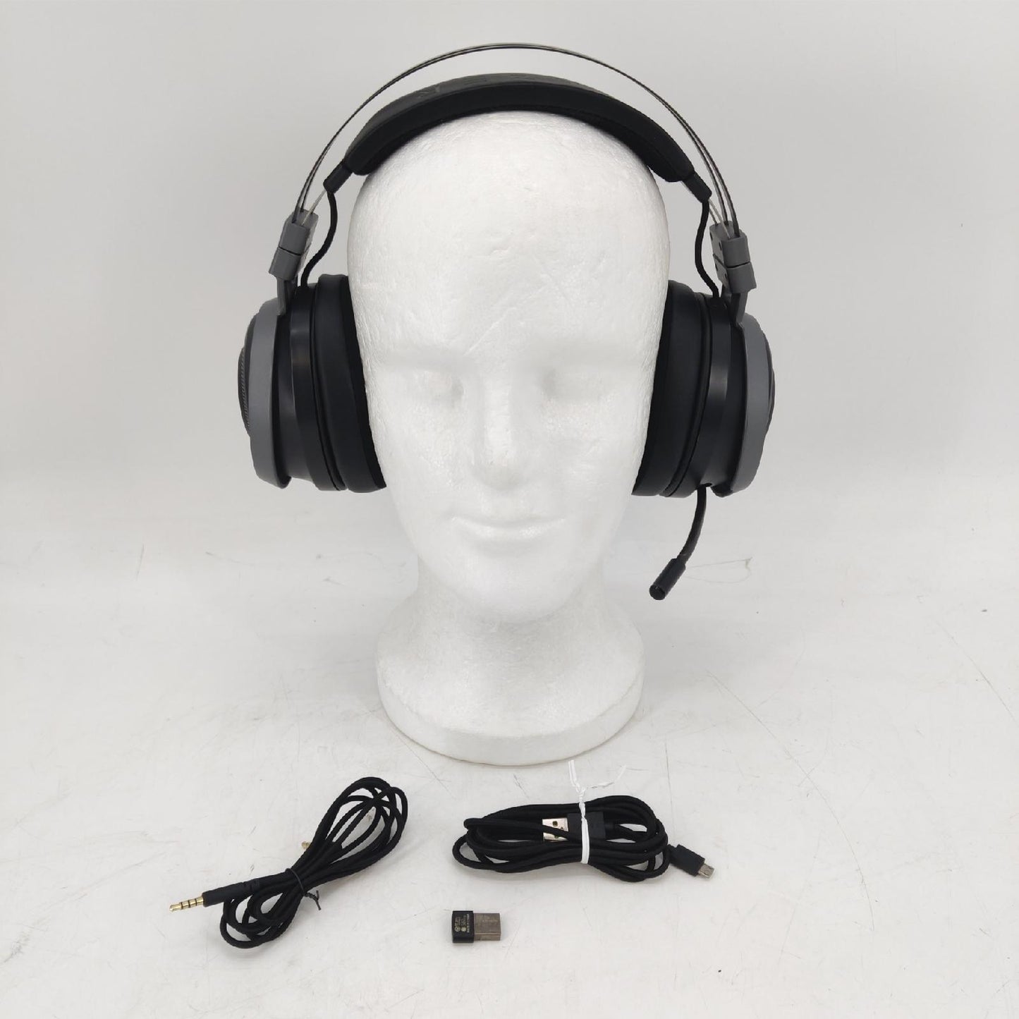 Razer Nari Ultimate: Gaming-Headset mit THX-räumlichem Audio, Kühl-Gel-infundier