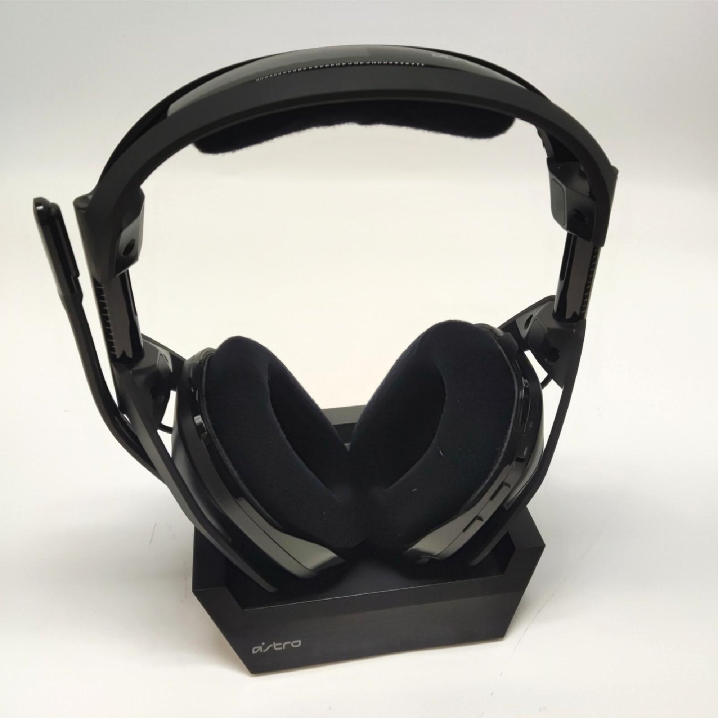 ASTRO A50 Gaming Headset Ladestation Mikrofon beschädigt Kabellos Ergonomisch gaming orientiert.