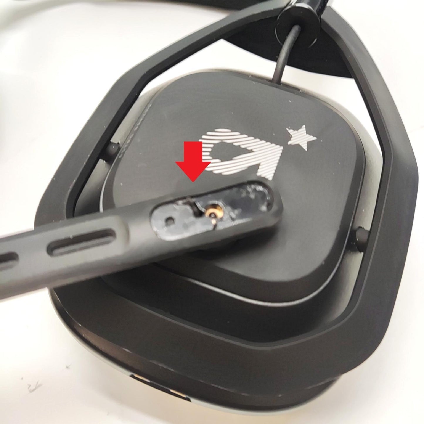 ASTRO A50 Gaming Headset Ladestation Mikrofon beschädigt Kabellos Ergonomisch gaming orientiert.