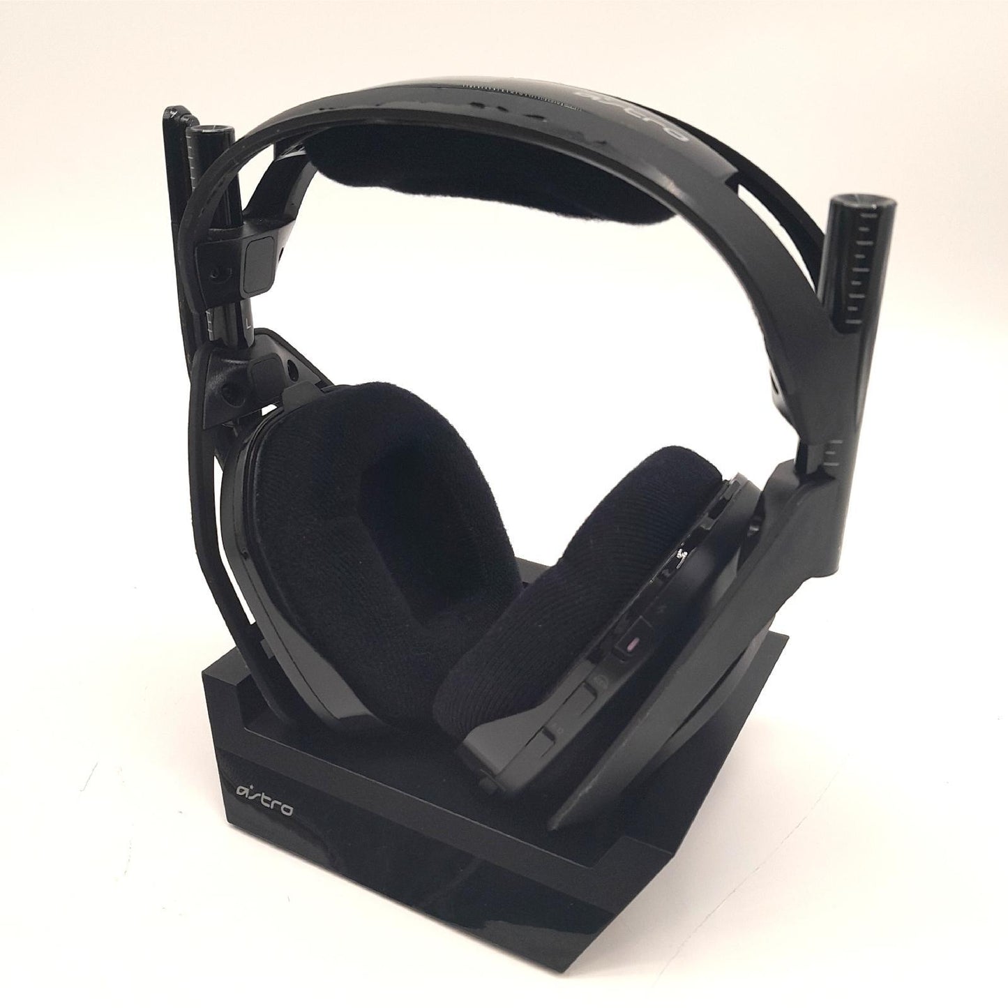 ASTRO A50 Drahtloses Gaming Headset Ladestation mit Gebrauchsspuren Station_sound_qualität_performance
