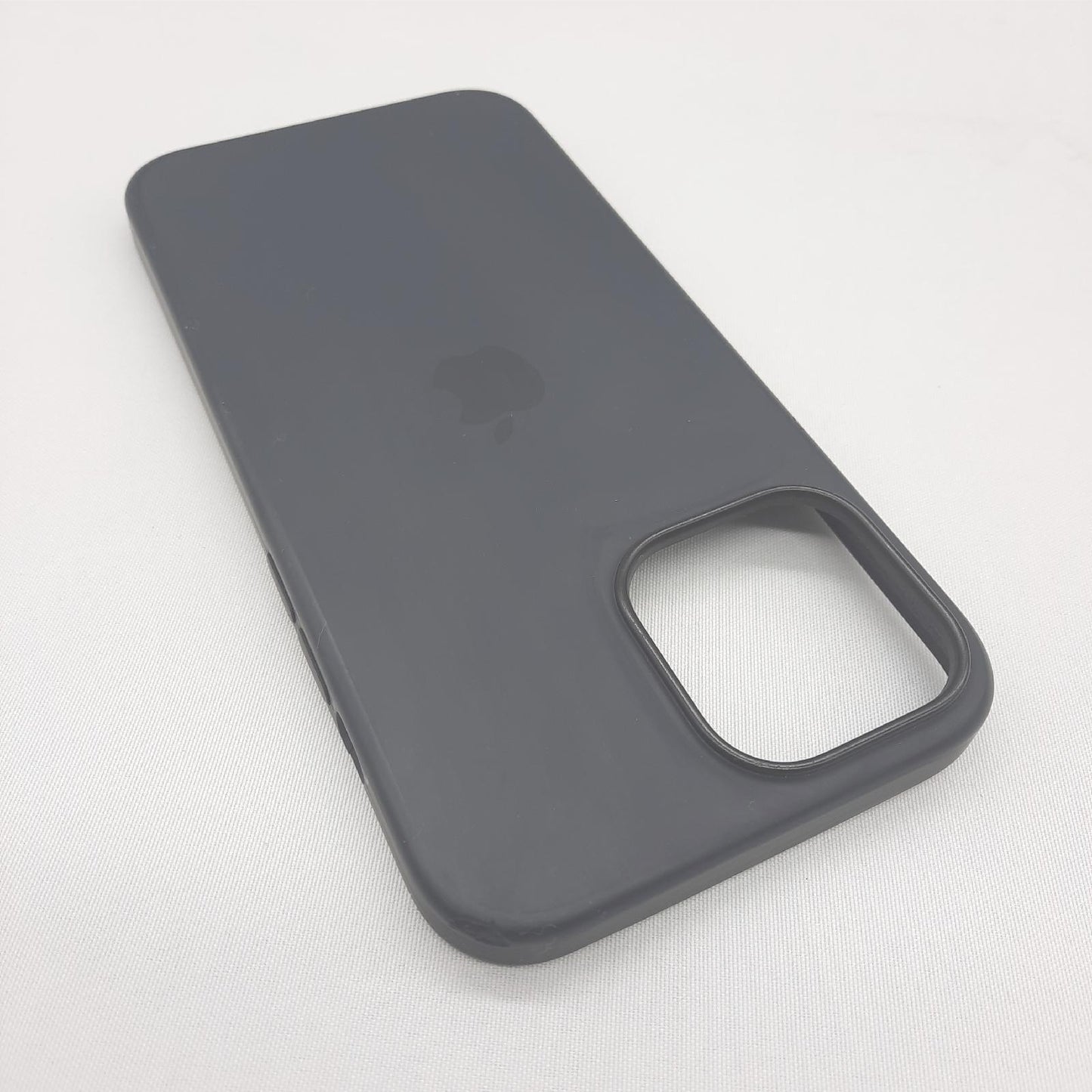Apple iPhone Silikonhülle Handy Zubehör 13 Pro Max MagSafe kompatibel kabellos laden Schutz