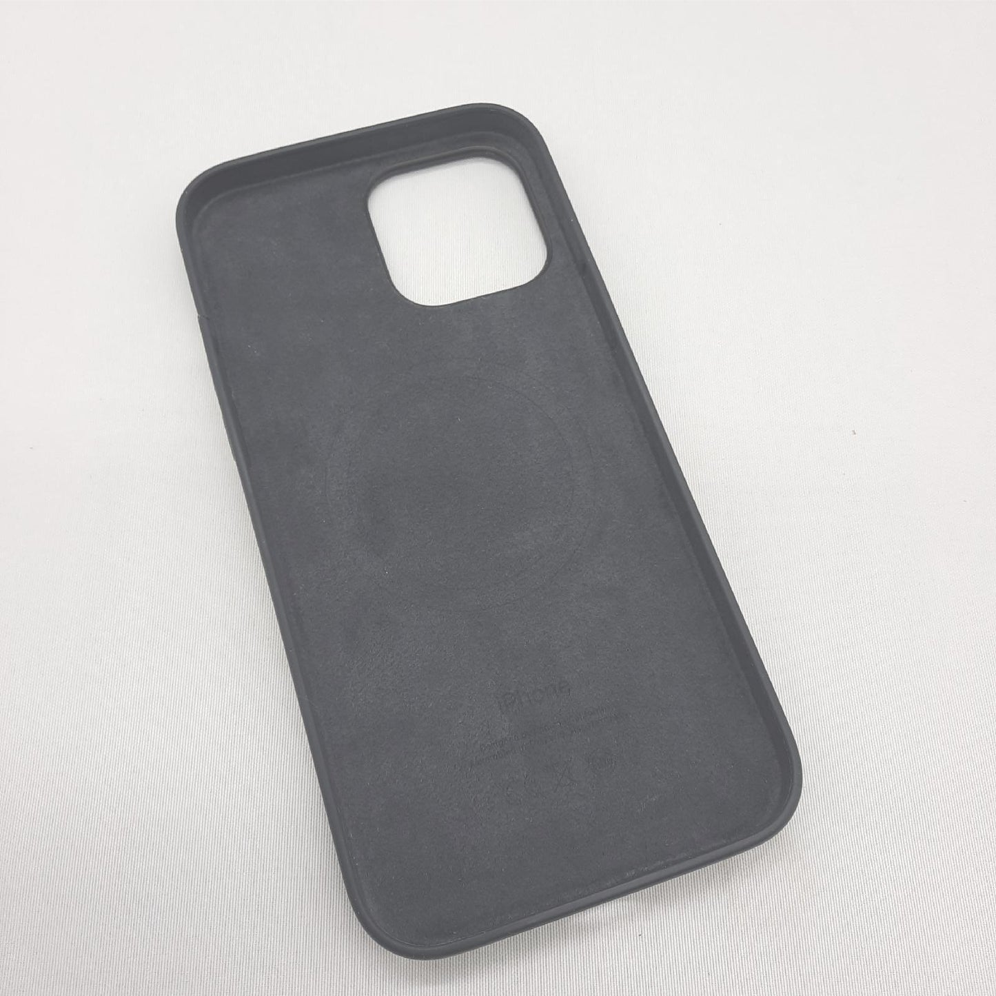 Apple iPhone Silikonhülle Handy Zubehör 13 Pro Max MagSafe kompatibel kabellos laden Schutz
