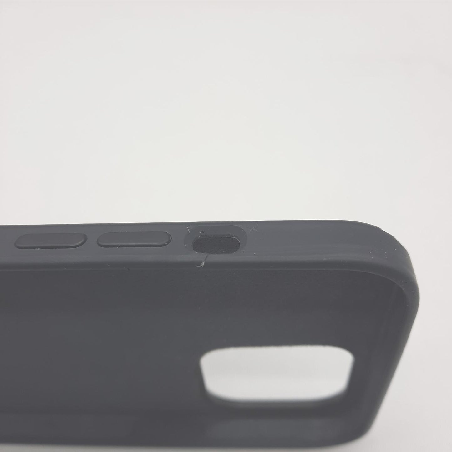 Apple iPhone Silikonhülle Handy Zubehör 13 Pro Max MagSafe kompatibel kabellos laden Schutz