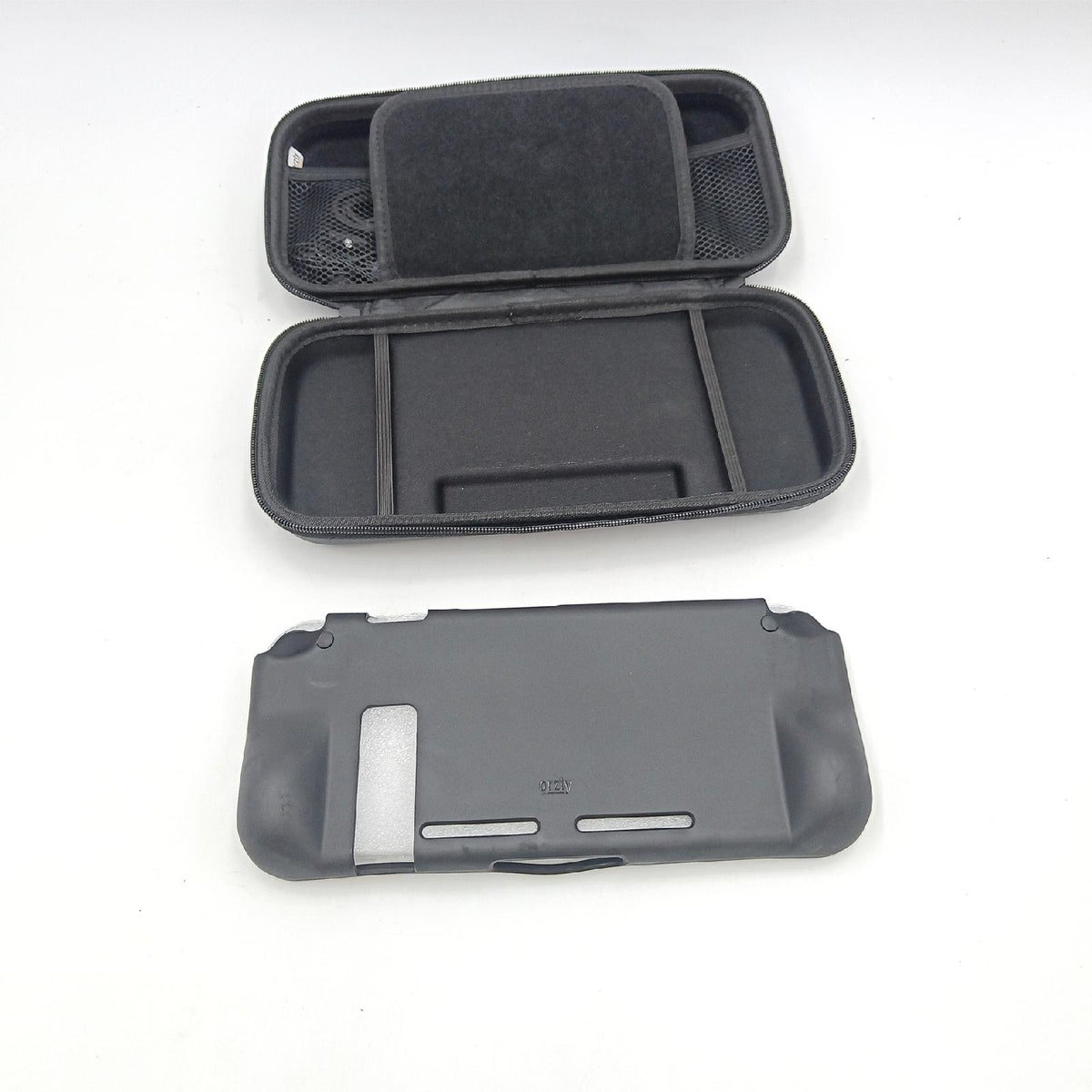 Switch Accesoires  Orzly Zubehör für Nintendo Switch Panzerglas Schutzfolien  USB Ladekabel  Konsole Tragetasche  Spiele Patronenhülse  Comfort Grip Case  Kopfhörer SCHWARZ